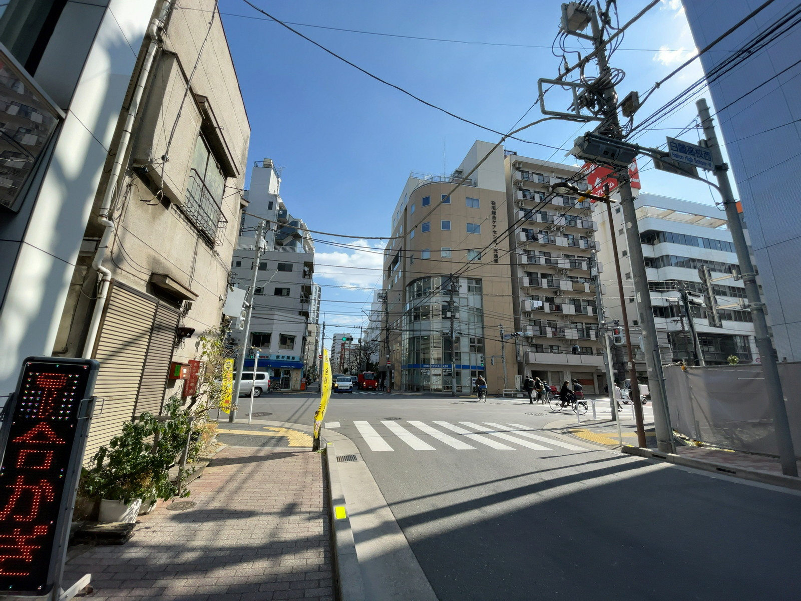 フリーアネックスビル前面の通り
