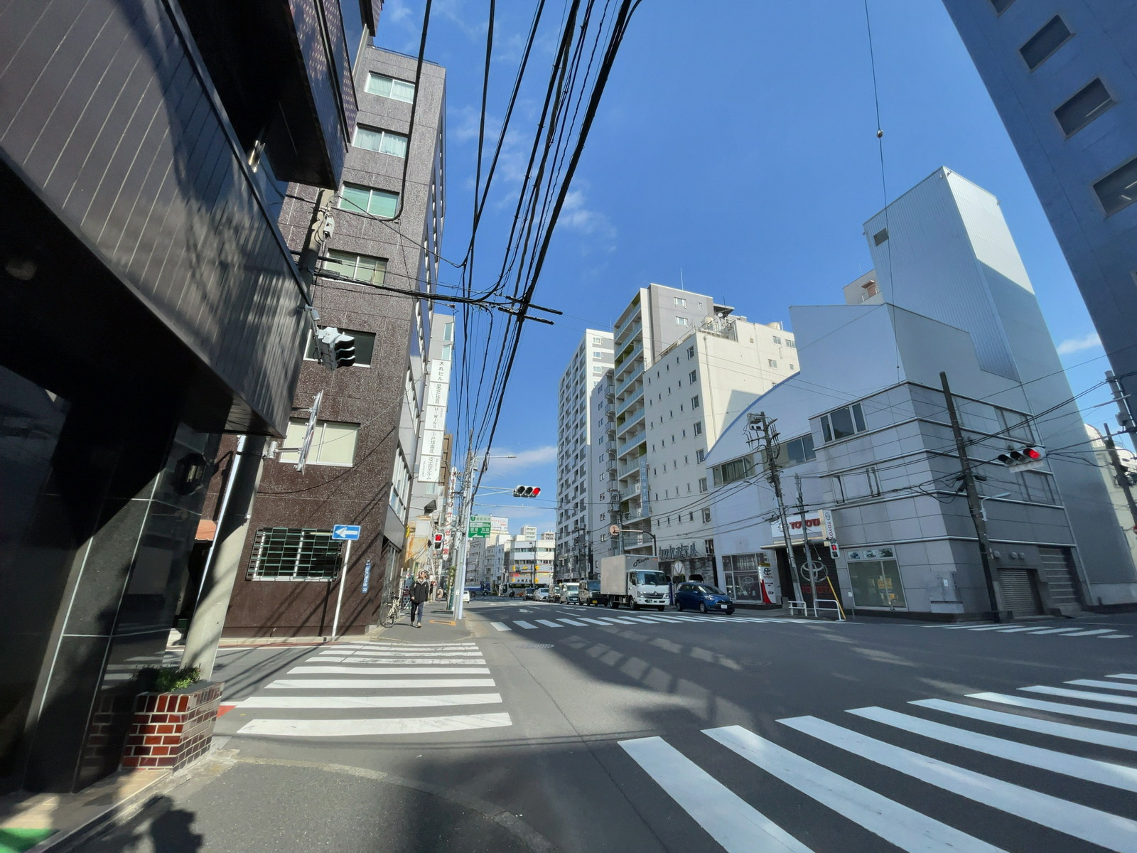 井門東上野ビル前面の通り