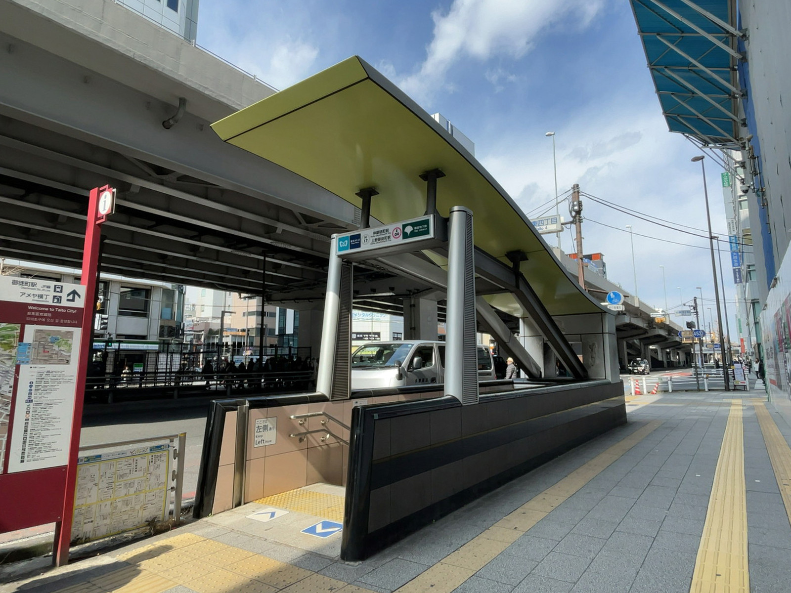 最寄りの「仲御徒町駅」
