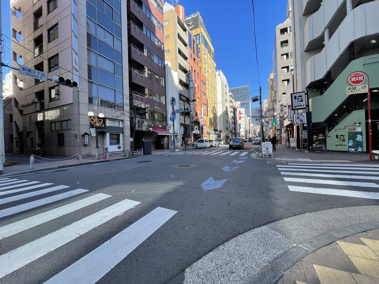 赤レンガ通りビル前面の通り