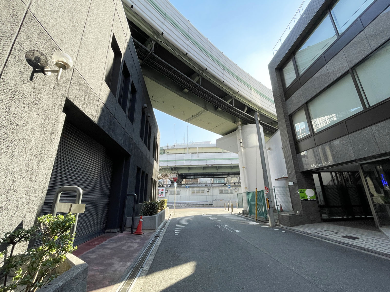 本町吉田ビル前面の通り
