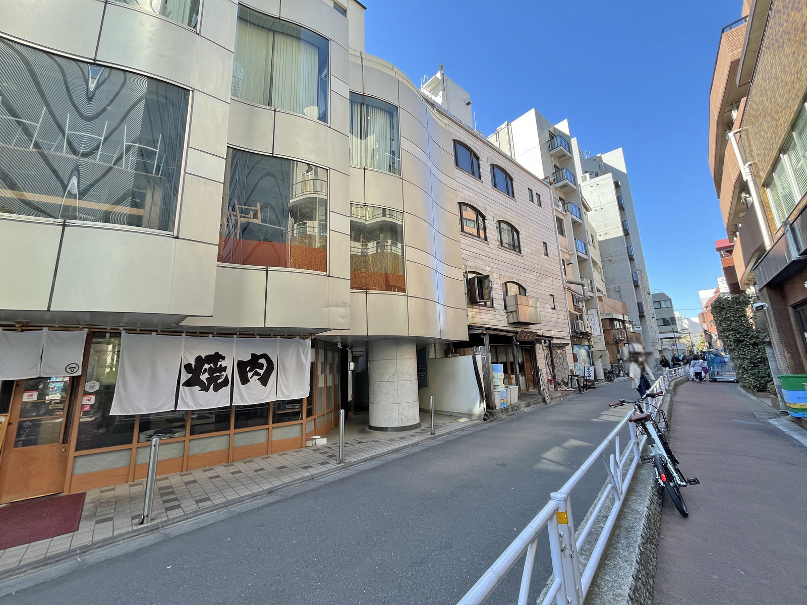 第2大久保ビル前面通り