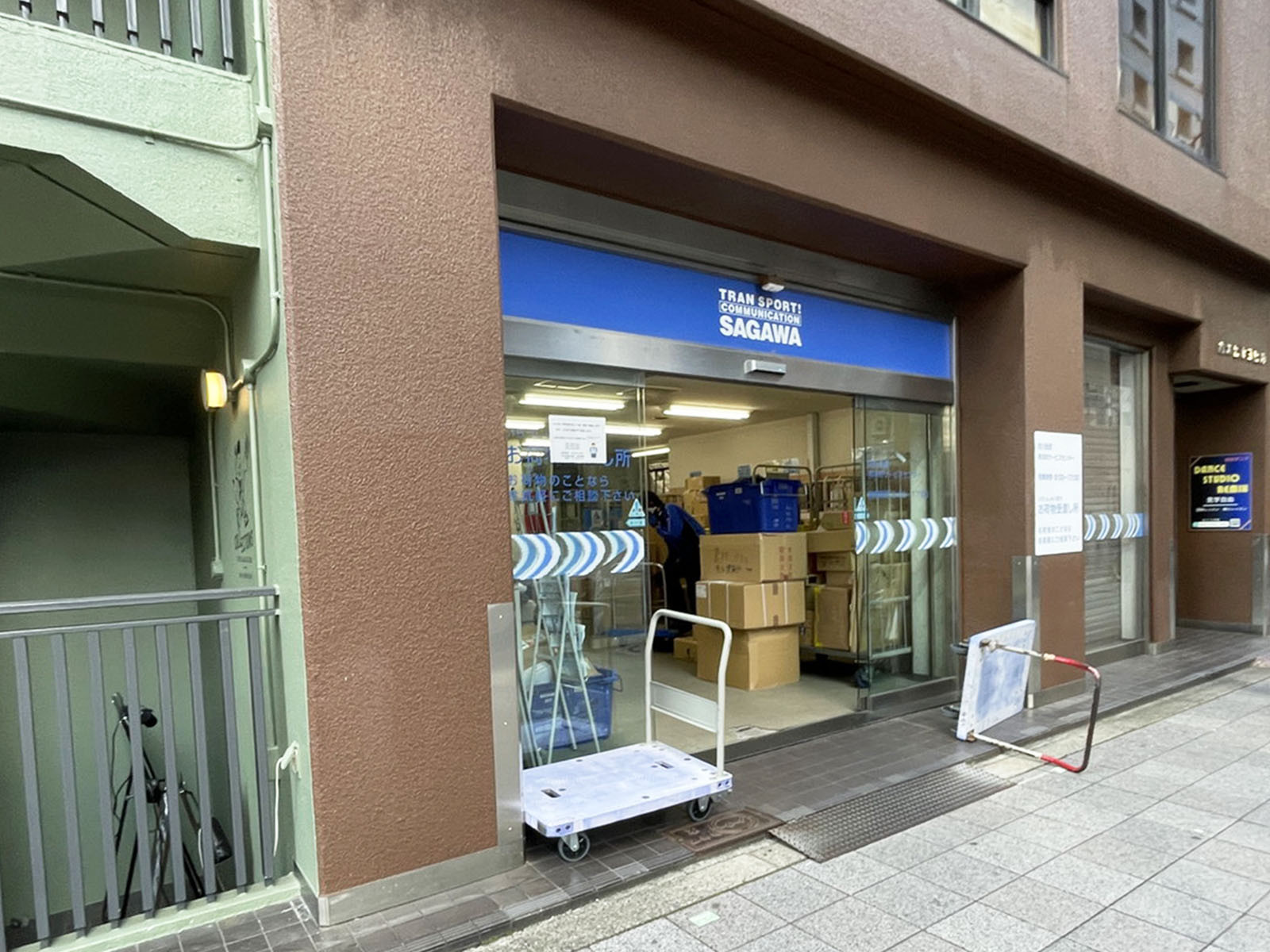 同じ通りにある佐川急便 大阪営業所 南本町SC
