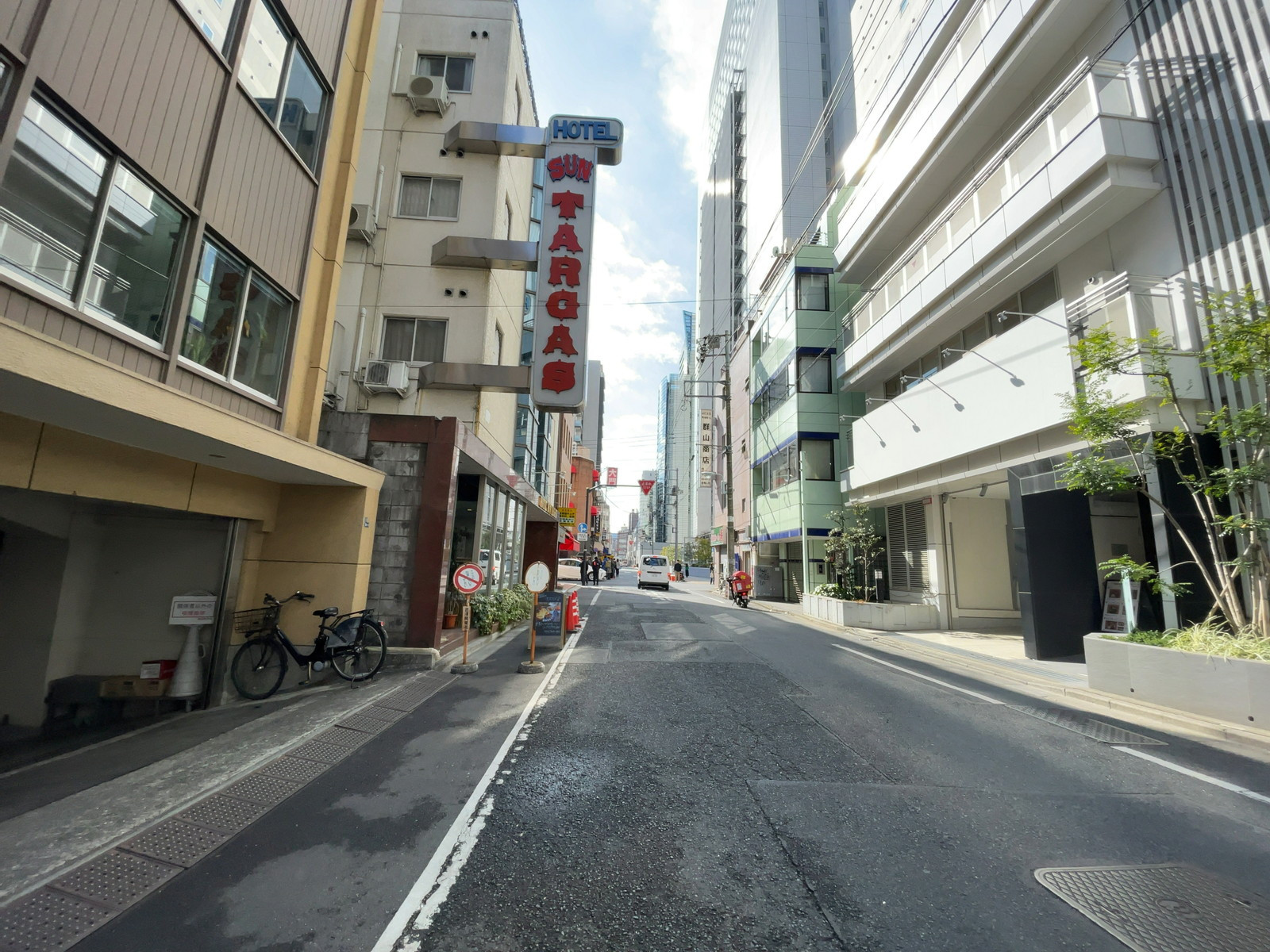 第二吉沢ビル前面の通り