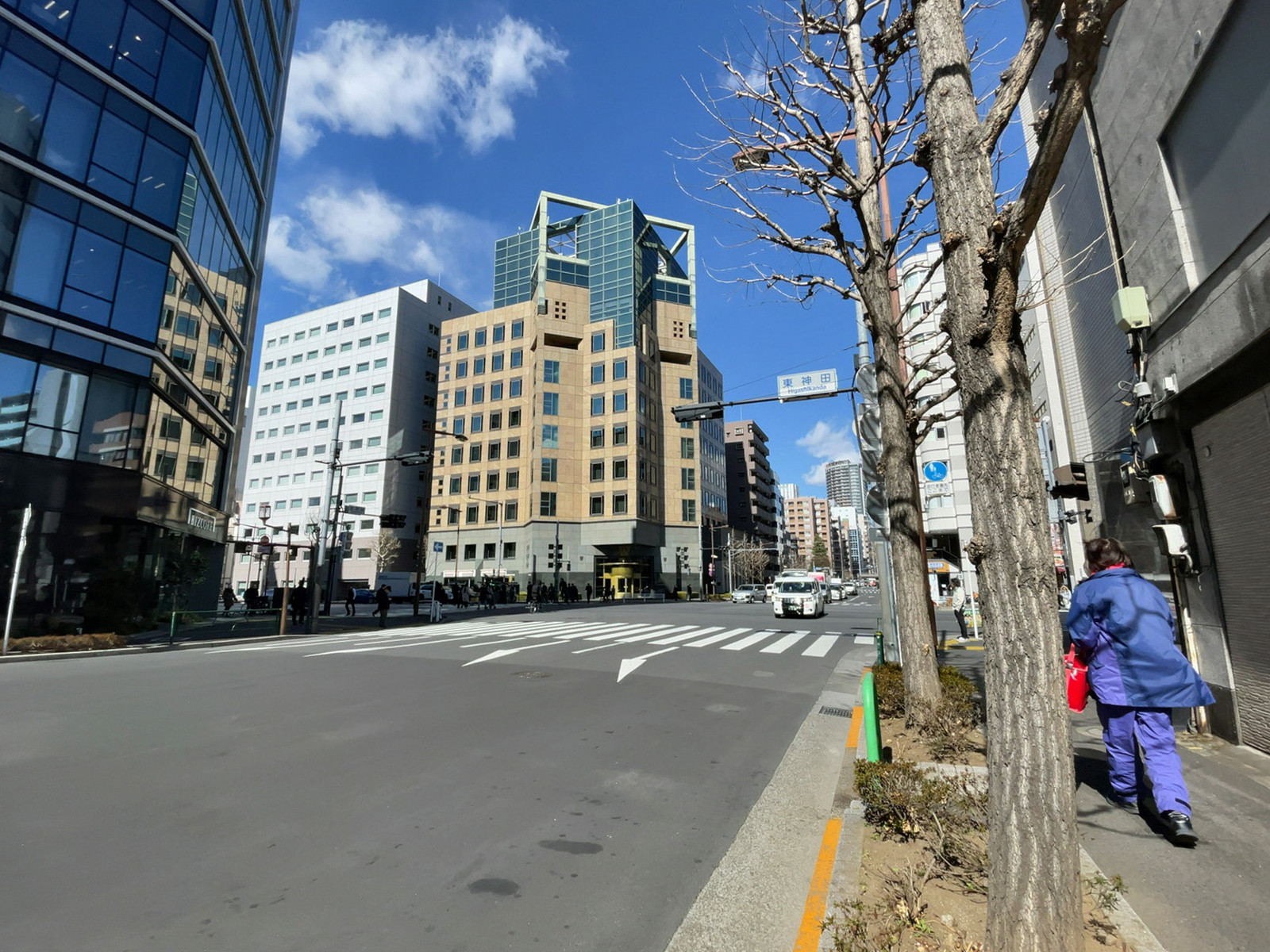 東神田藤井ビル前面の通り