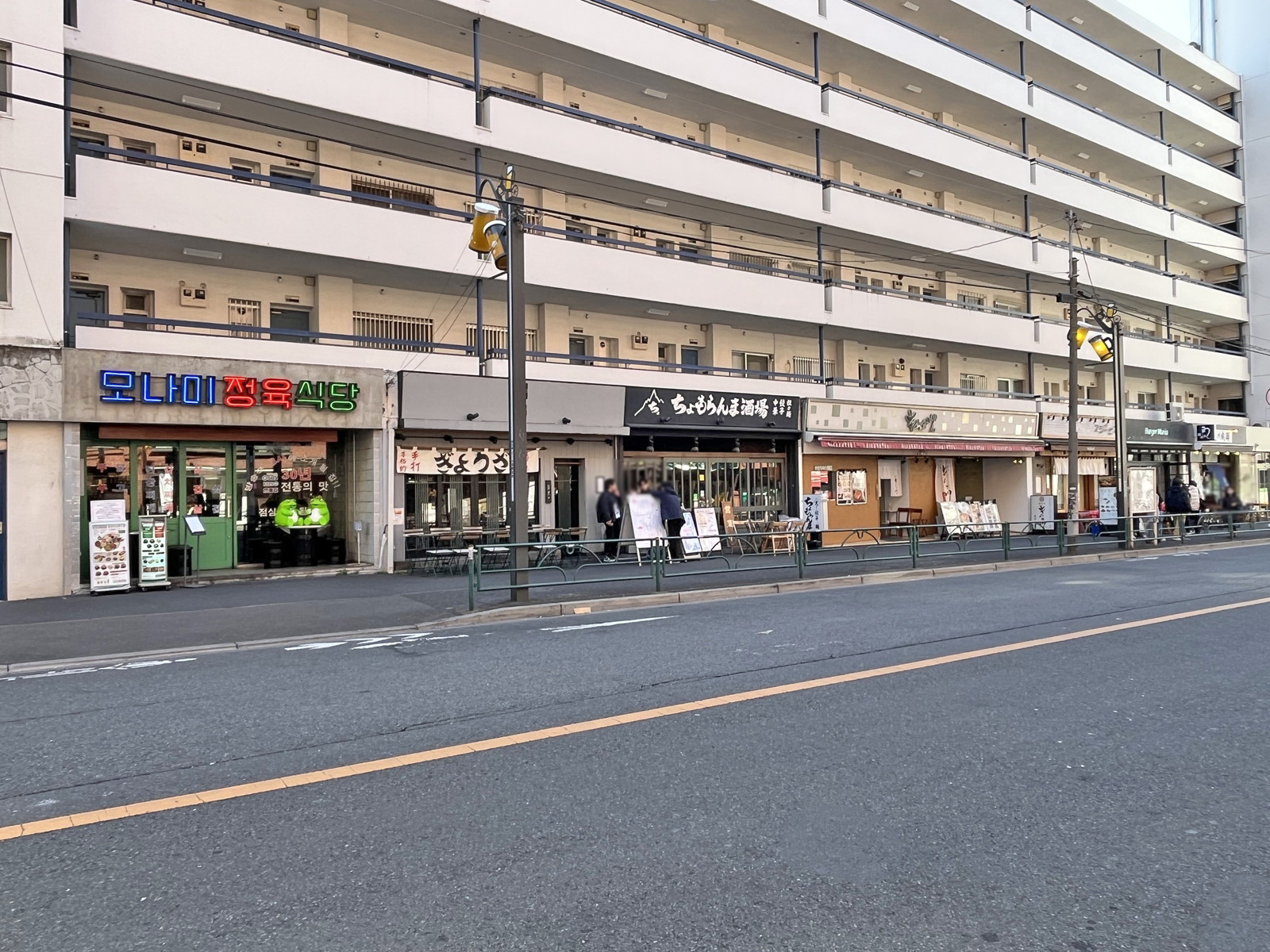 付近には飲食店が充実