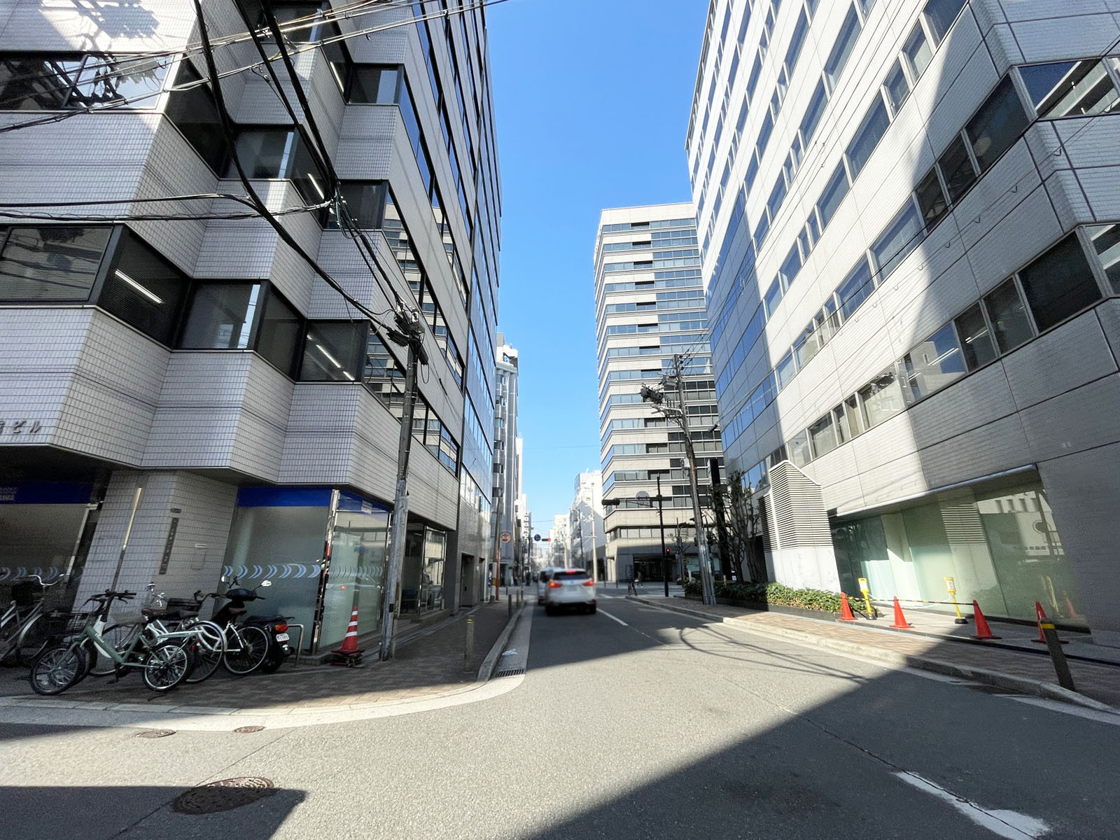 本町平成ビル前面の通り
