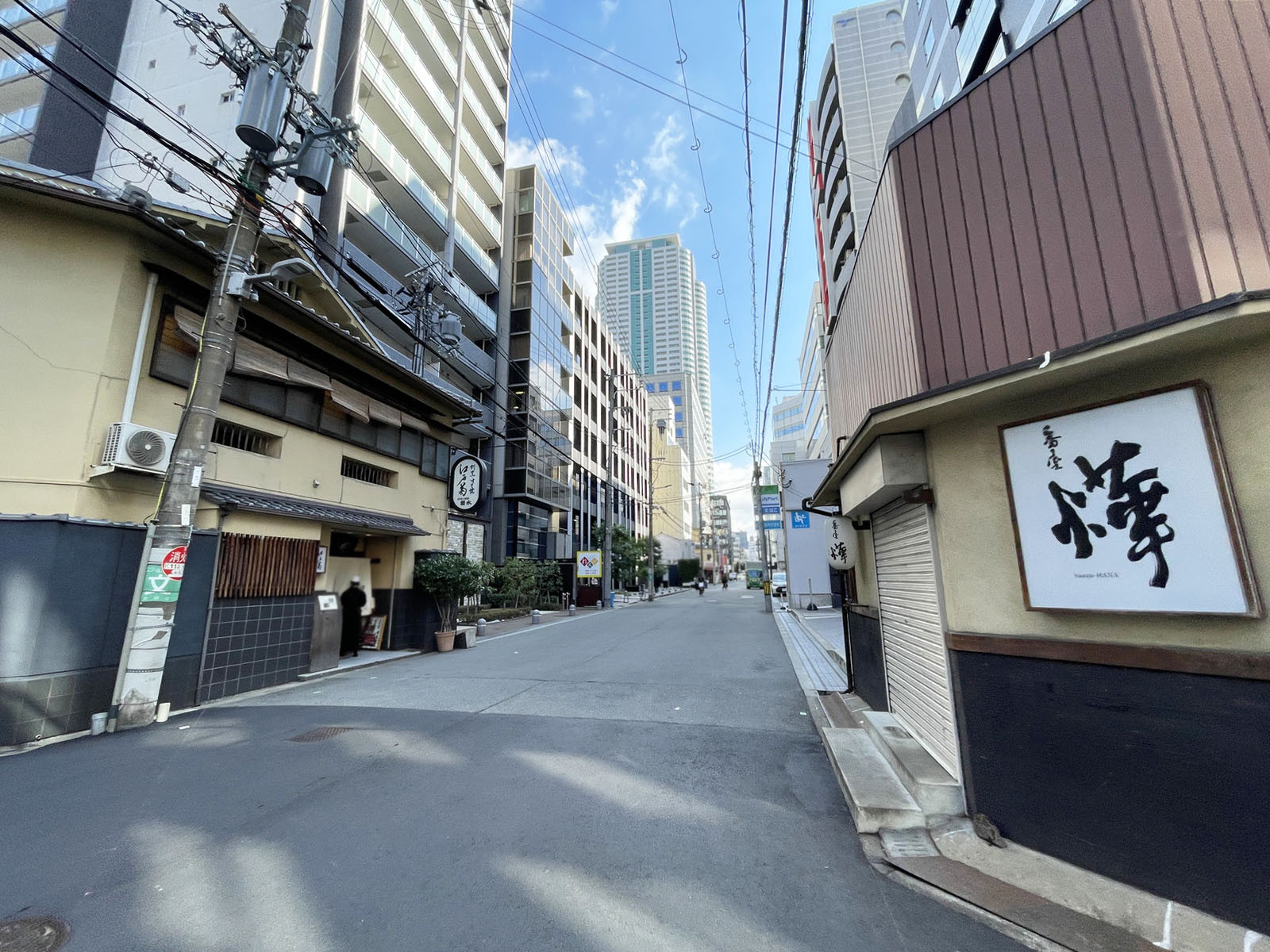 いずみやビル前面の通り