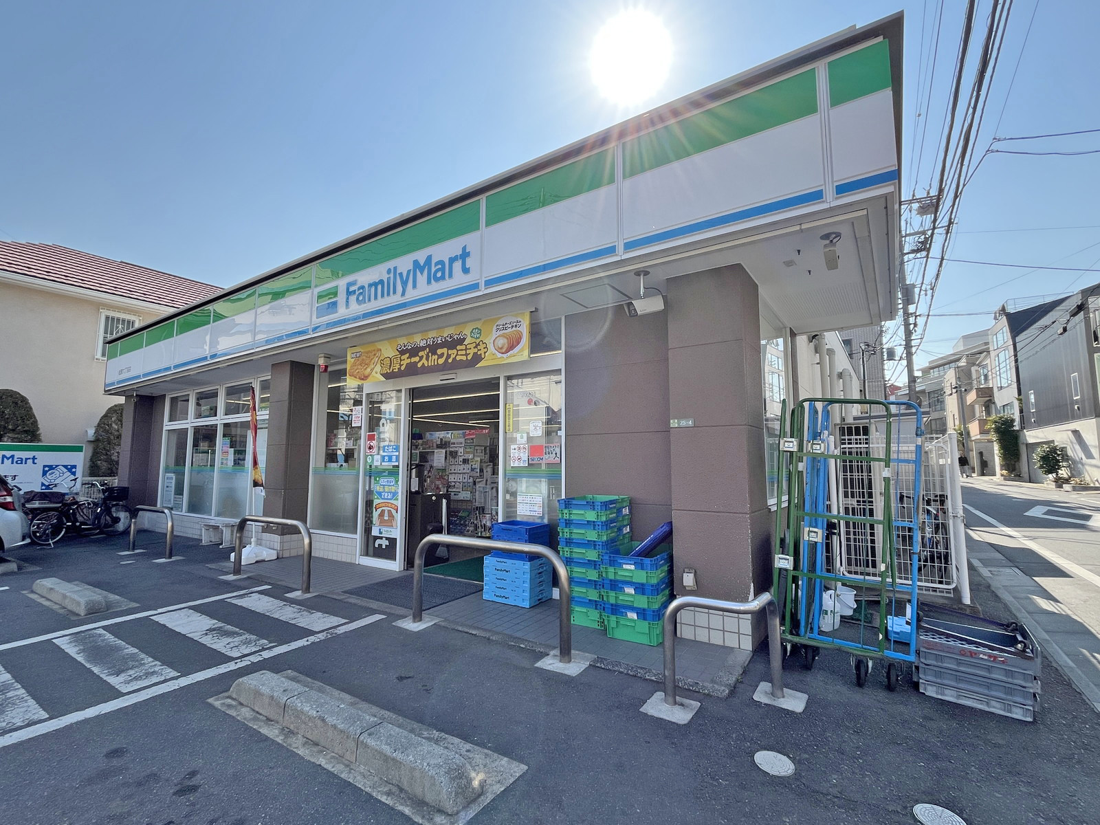 徒歩2分のファミリーマート松原六丁目店