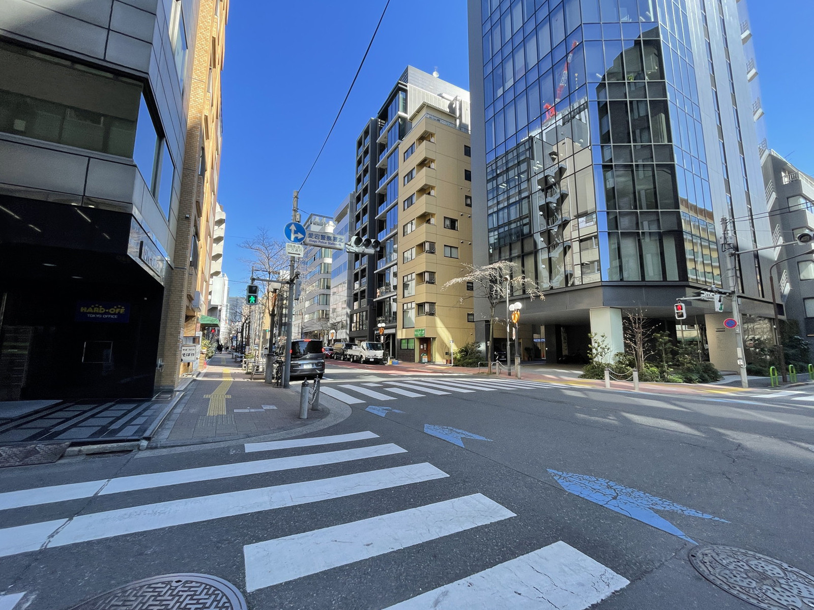 SW新橋ビル前面の通り
