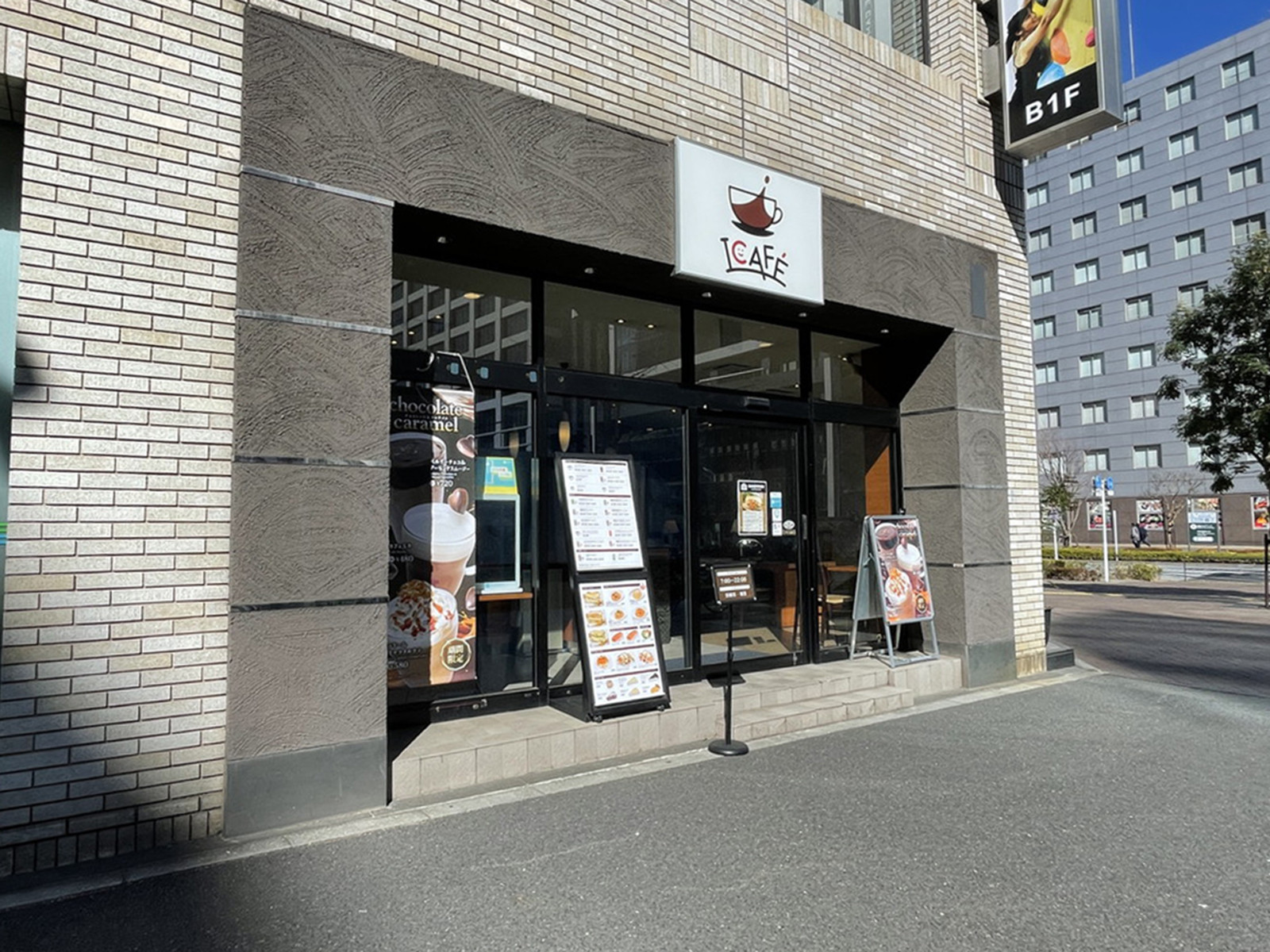 徒歩圏内には飲食店が点在