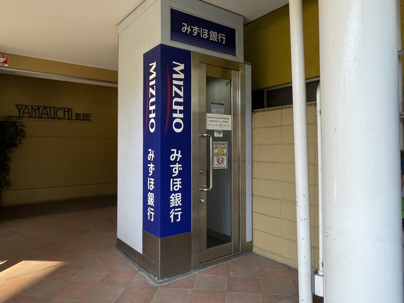 付近のみずほ銀行ATMコーナー