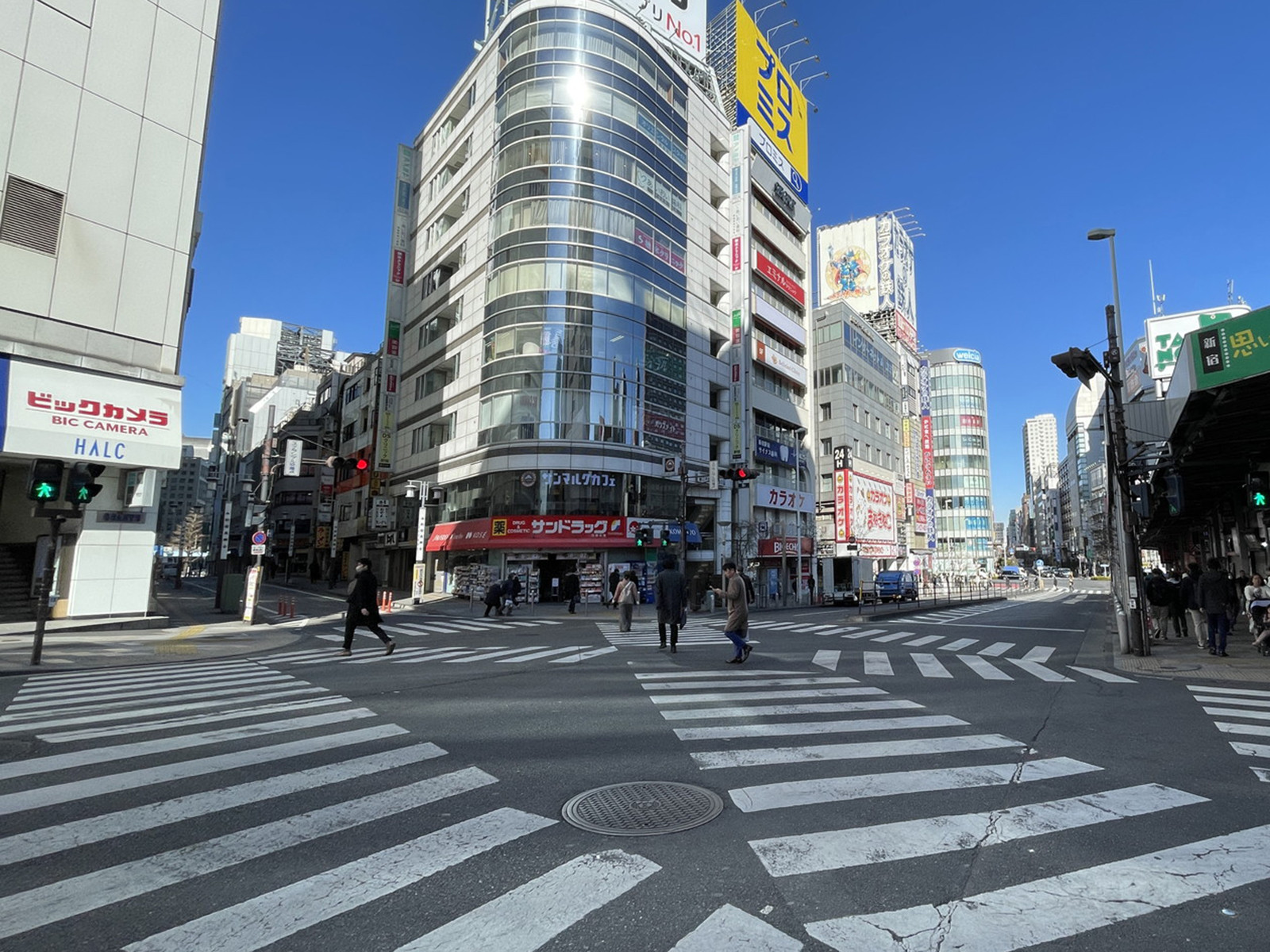 141ビル前面の通り