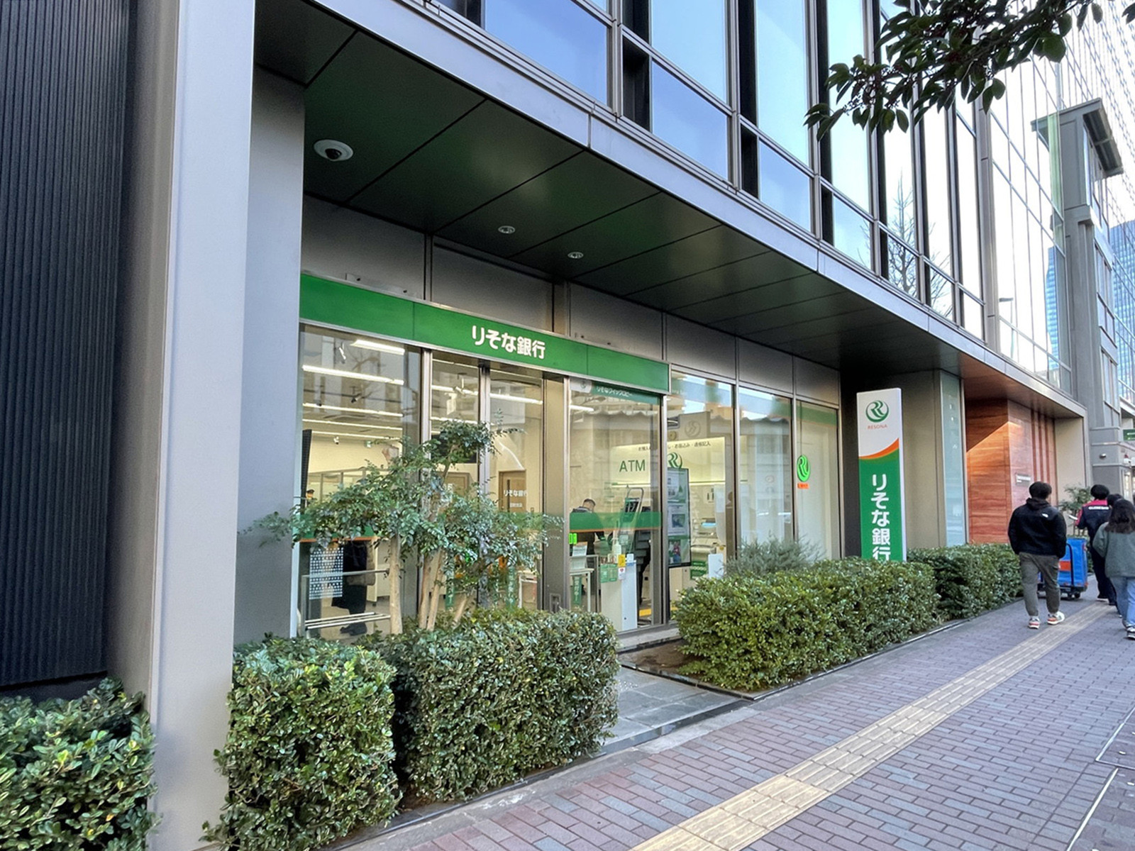 隣のりそな銀行 田町支店