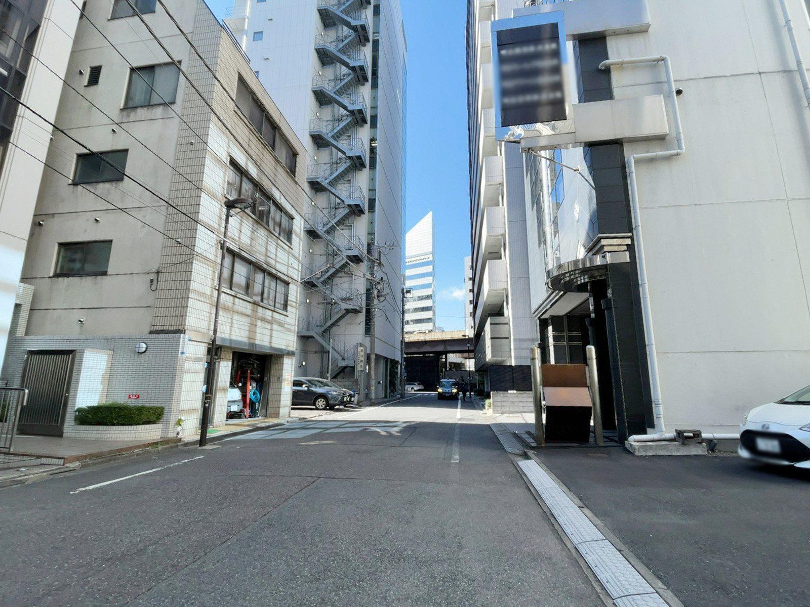 横須賀第1ビル前面の通り