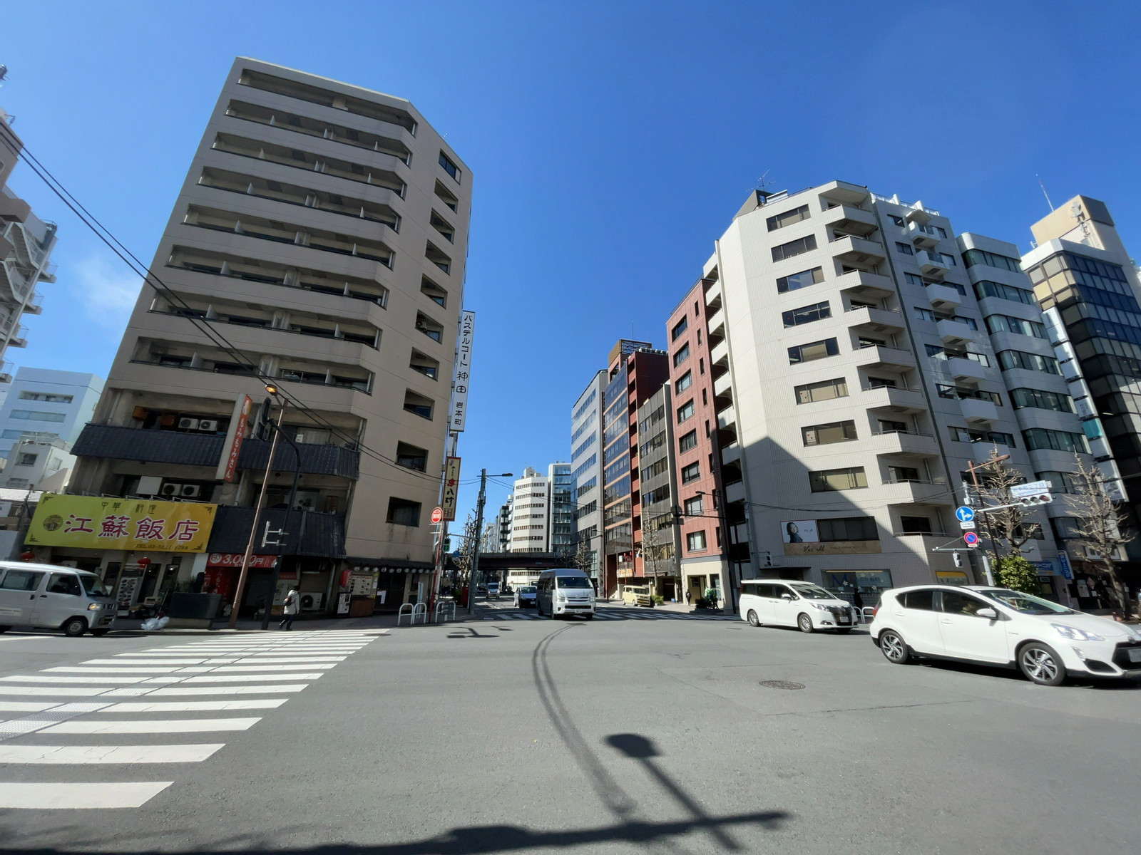 早川トナカイビル前面の通り