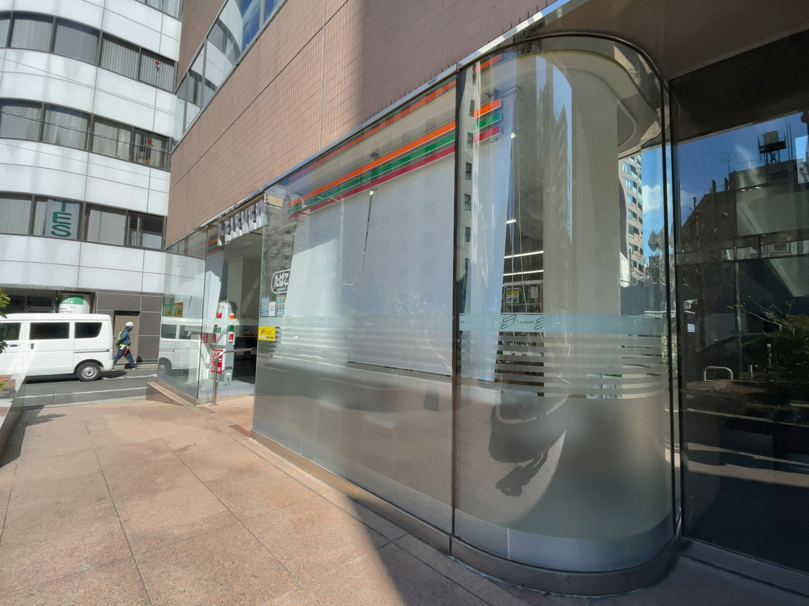 徒歩1分のセブンイレブン 千代田岩本町1丁目店