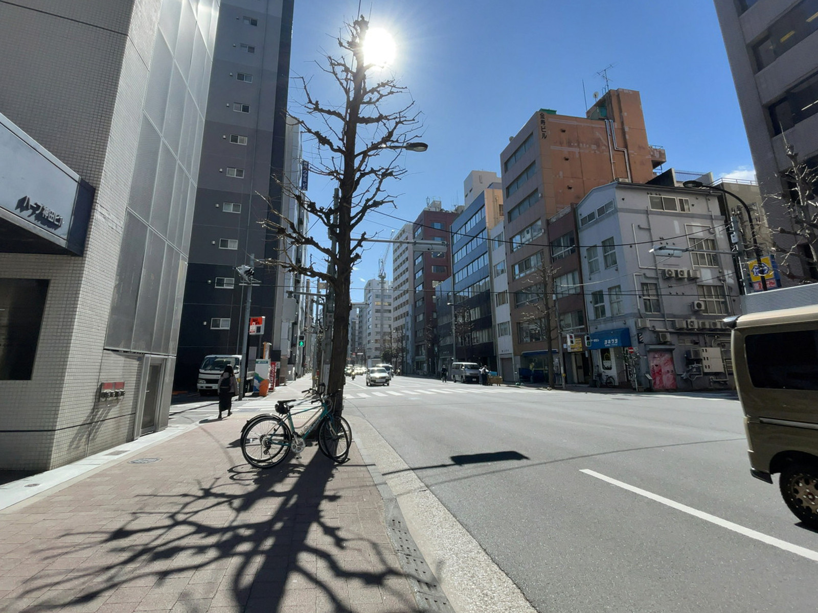 第八東誠ビル前面の通り