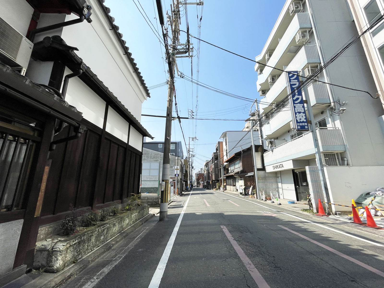 つたやビル前面の通り