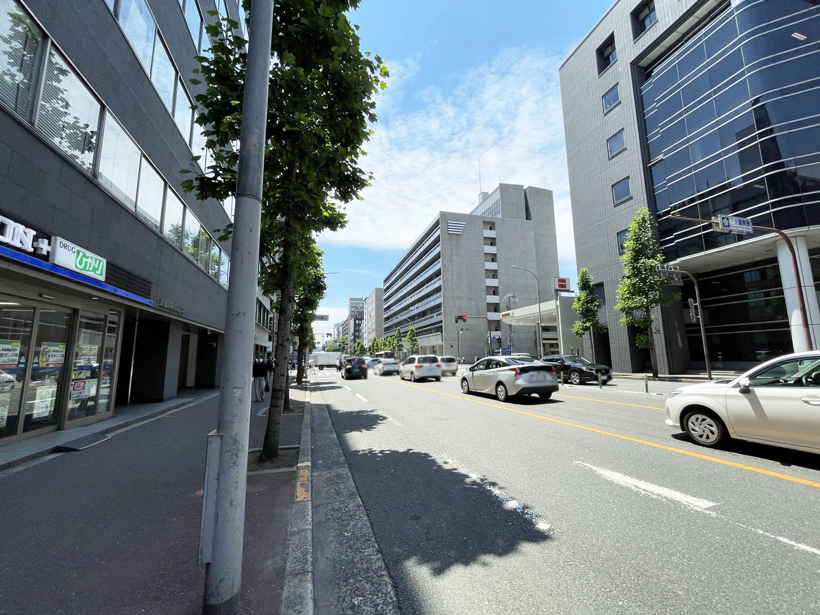 京都四条烏丸ビル前面の通り