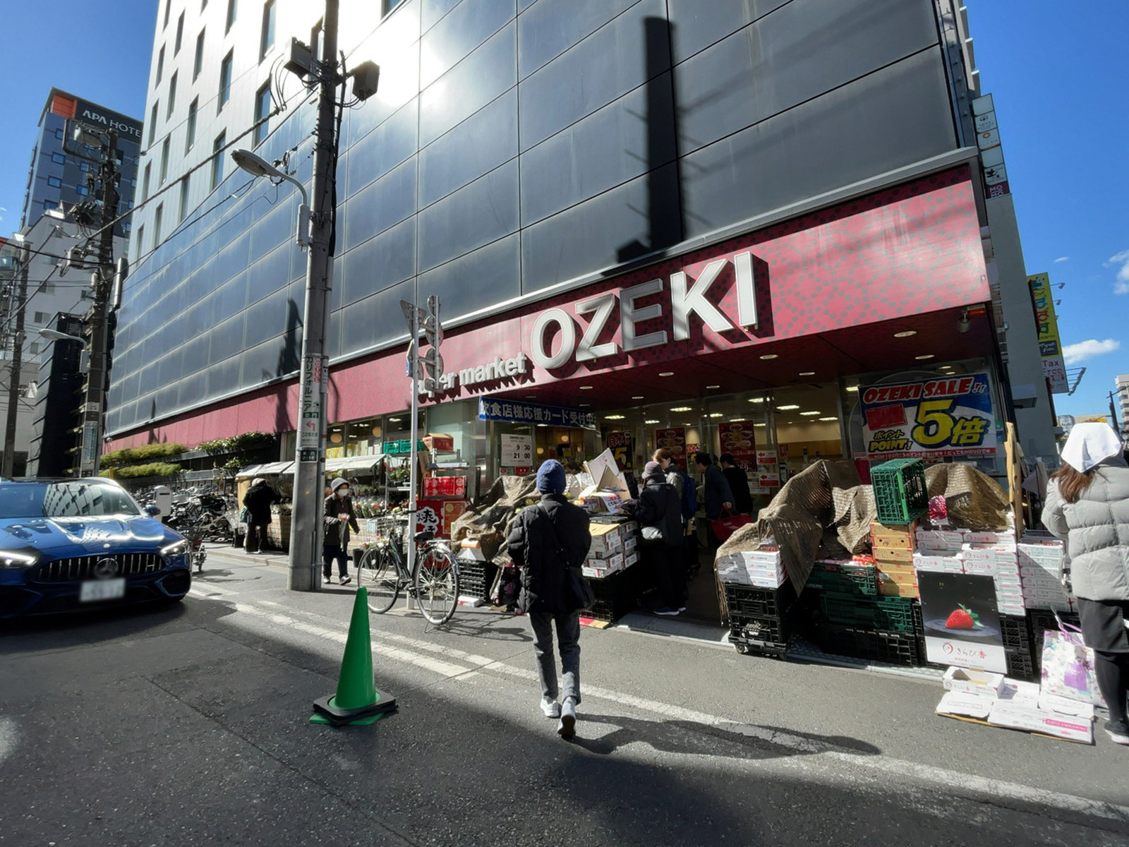 徒歩1分のオオゼキ浅草雷門店