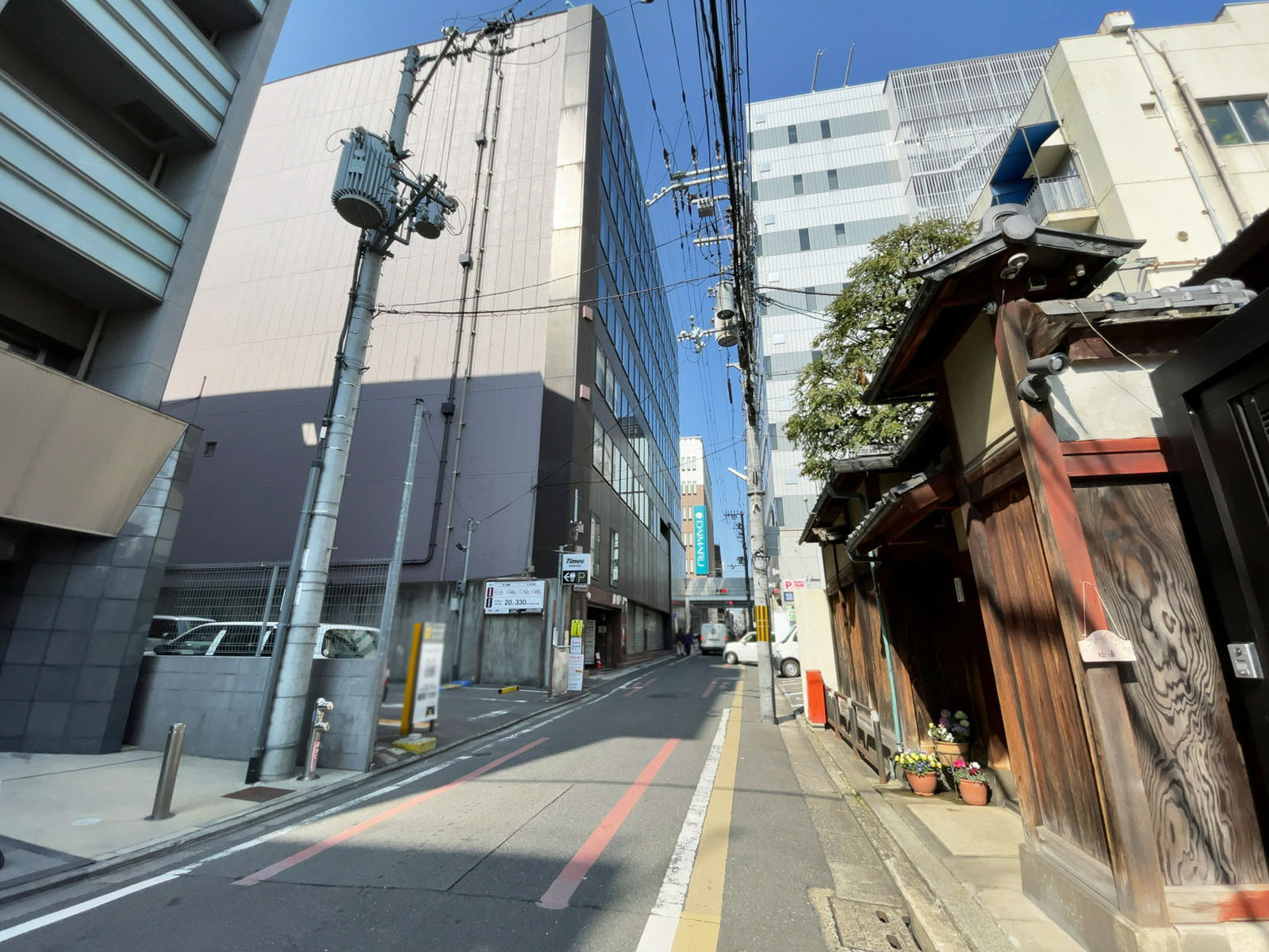 リリィビル高倉前面の通り