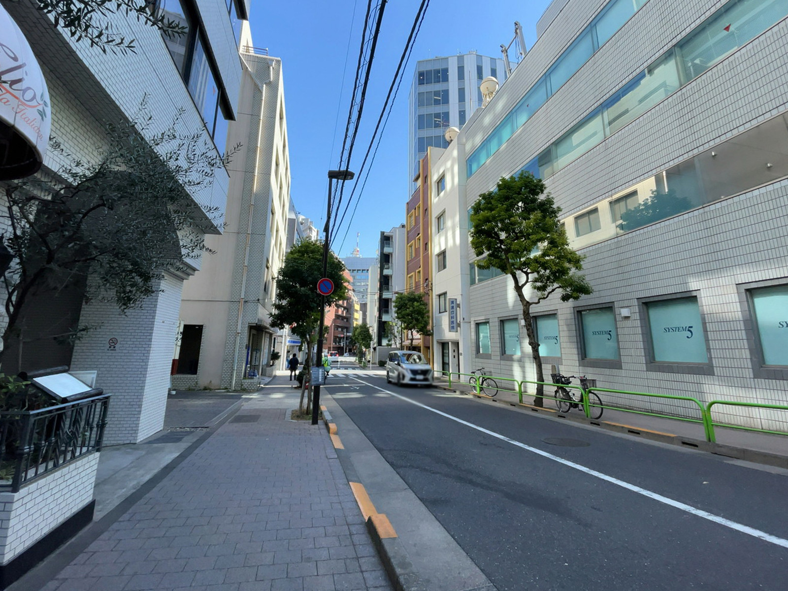 半蔵門ハウス前面の通り