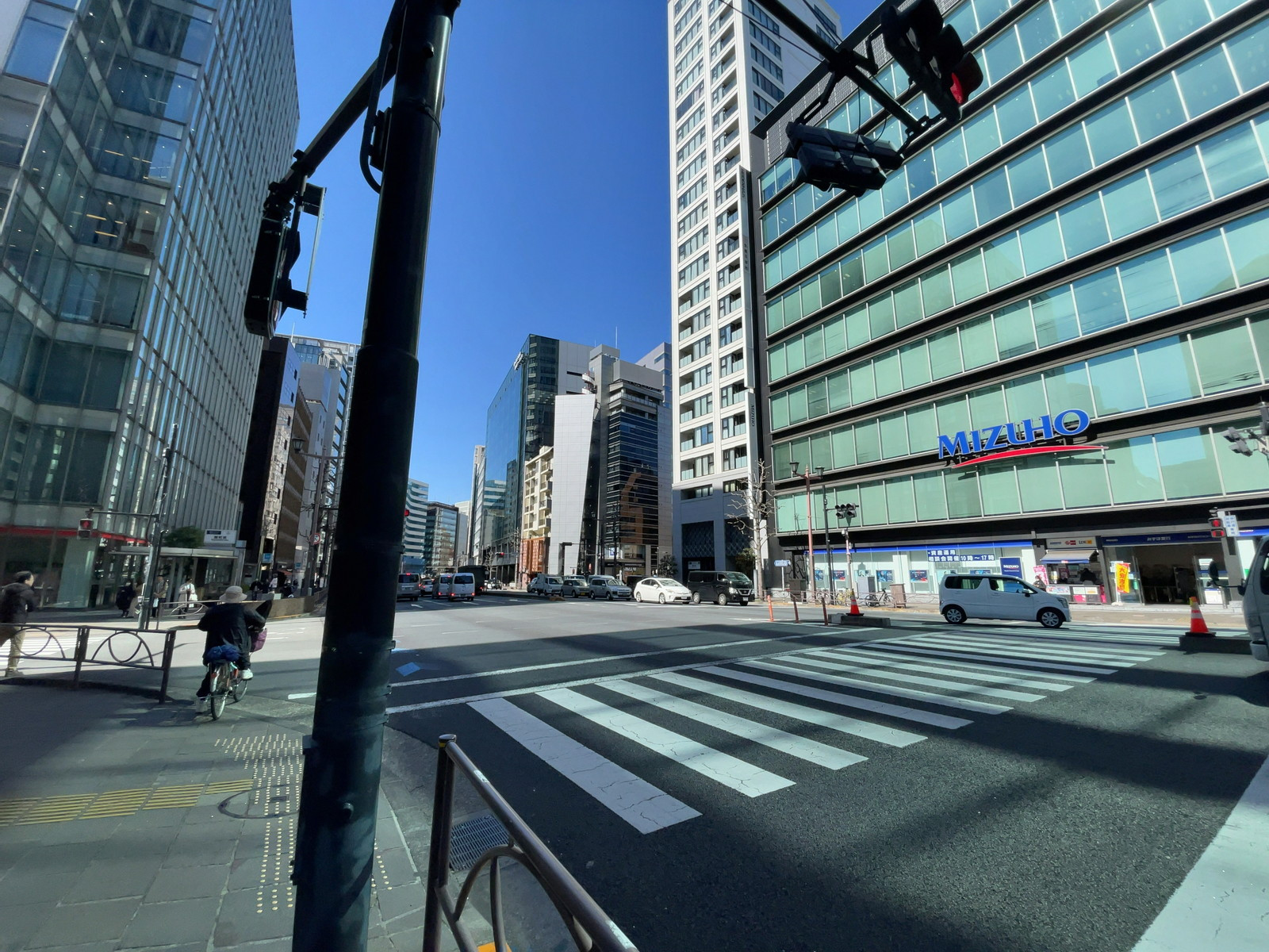 麹町センタープレイス前面の通り