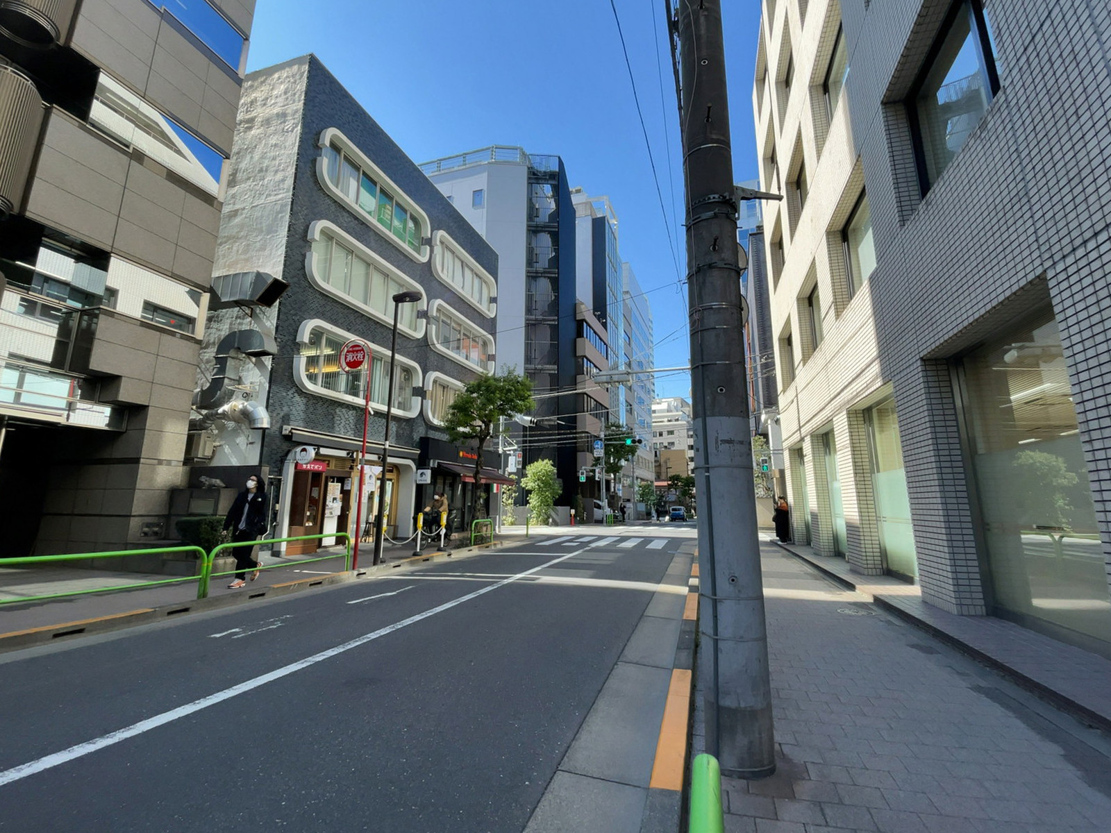 秩父屋ビル前面の通り