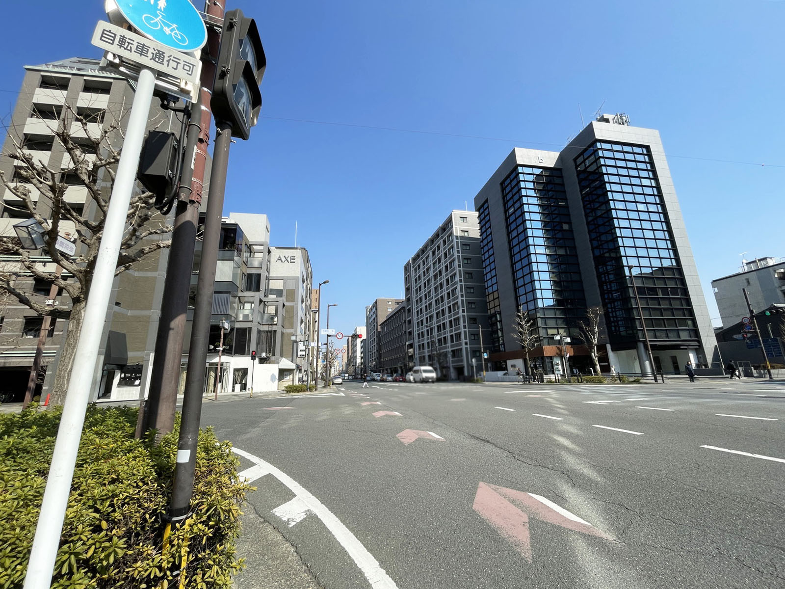 Assorti河原町二条BUILD.前面の通り