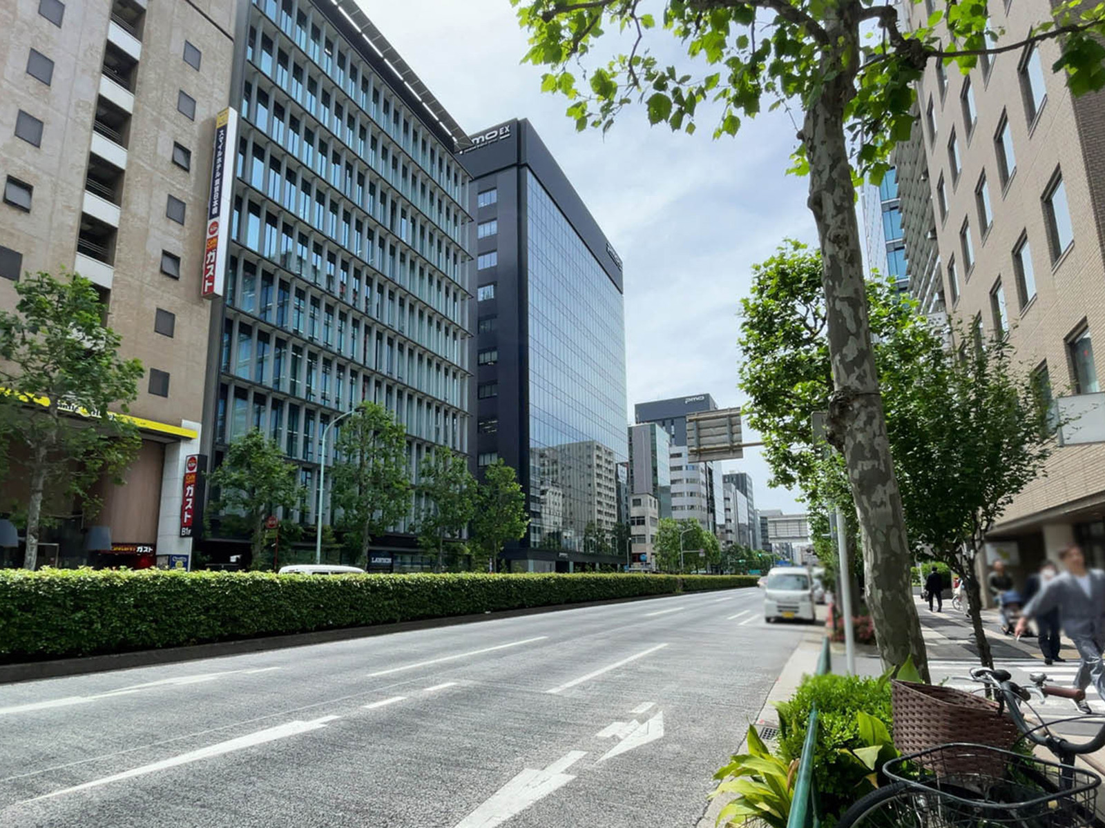 全国中小企業会館前面の新大橋通り