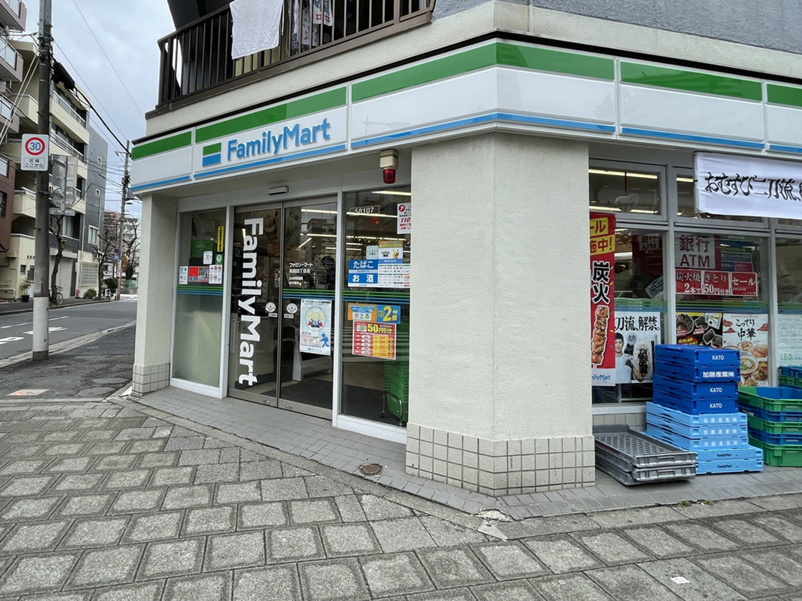 徒歩1分のファミリーマート両国4丁目店