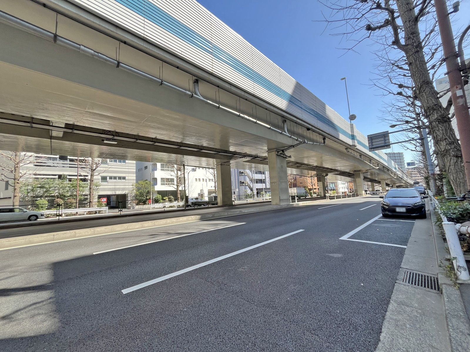 第一昭和ビル前面の北品川四谷線