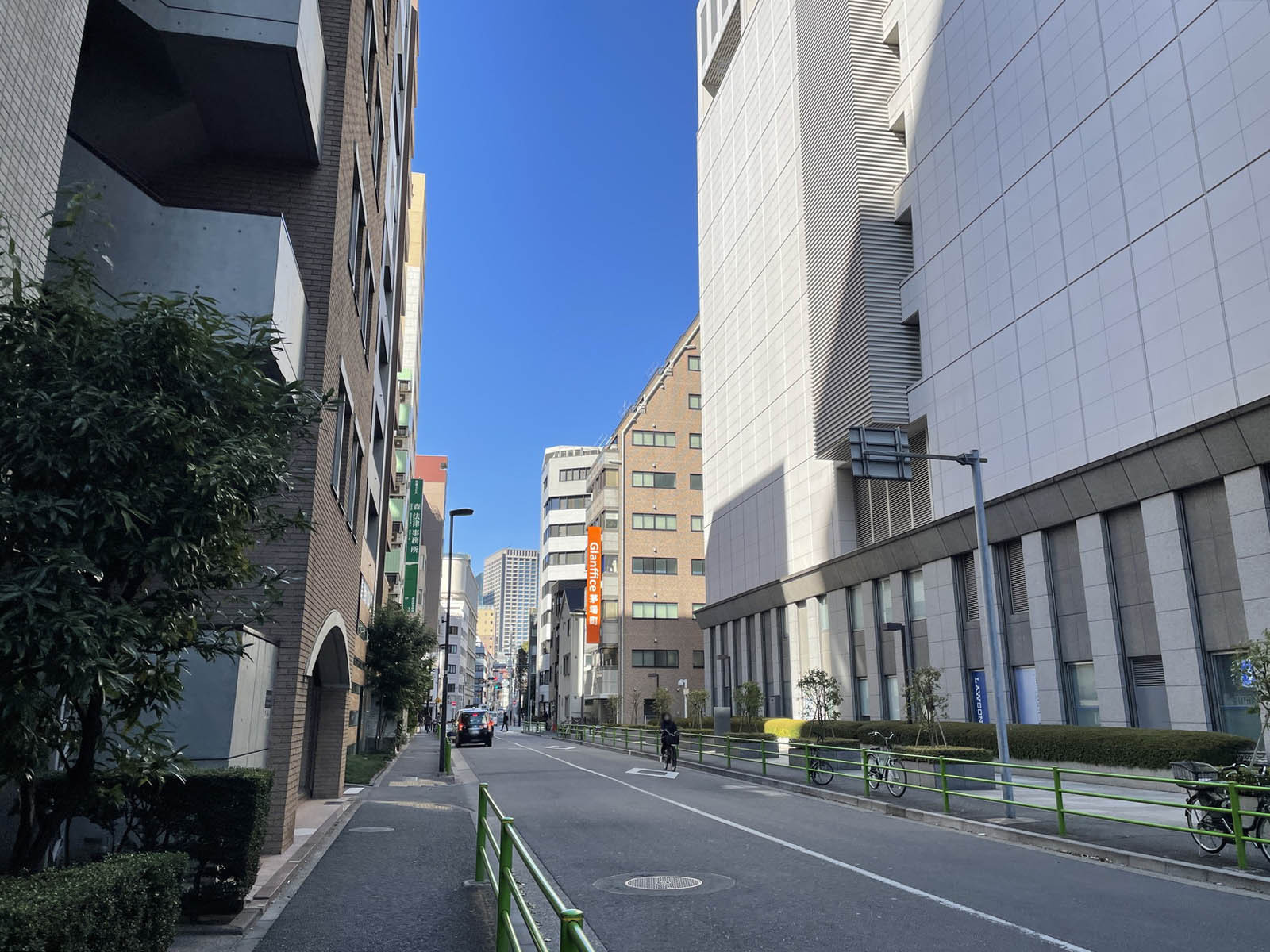 東京ダイヤビルディング3号館前面の通り