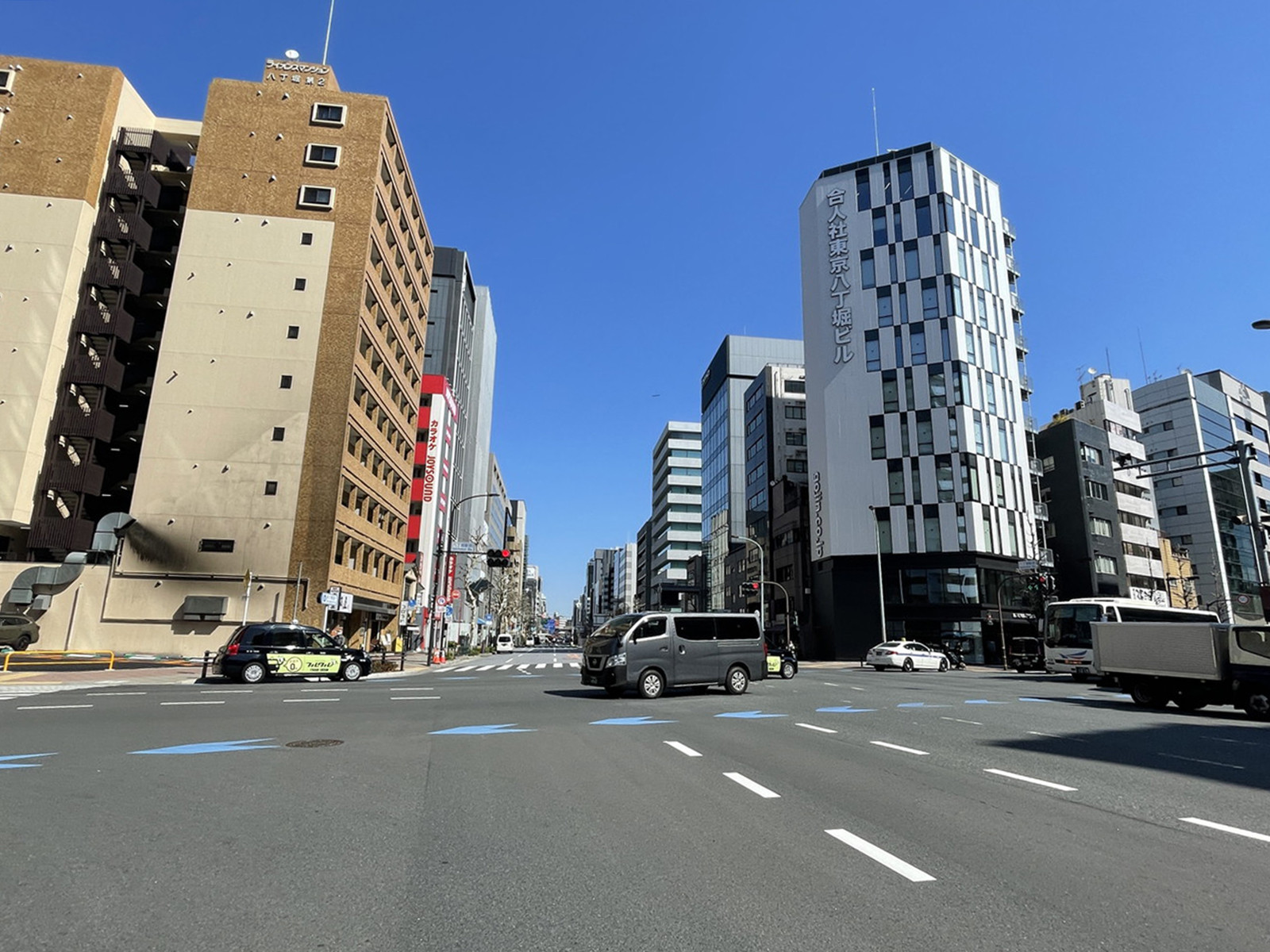 S-GATE八丁堀前面の新大橋通り