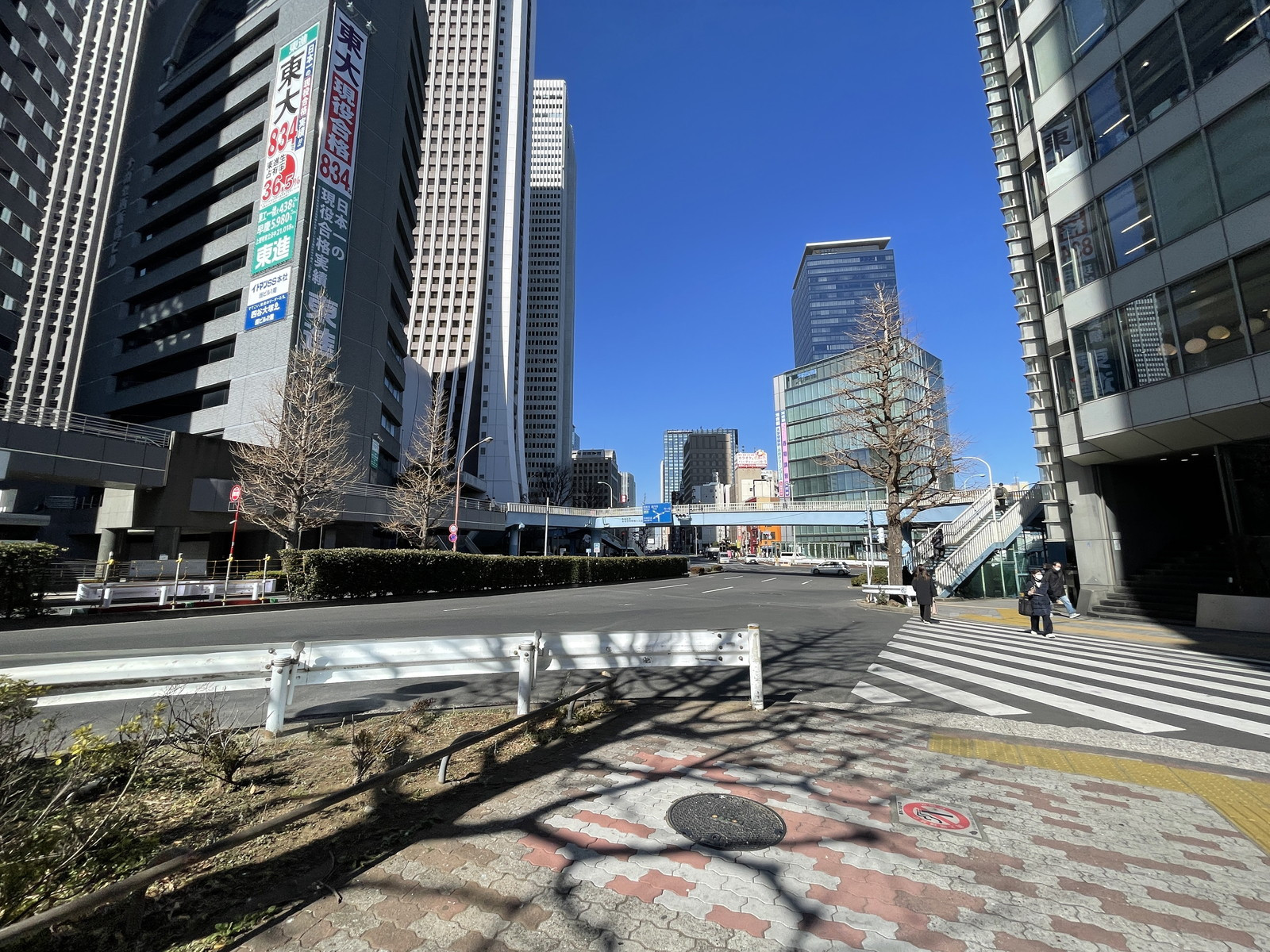 ニューセントラルビル前面の通り