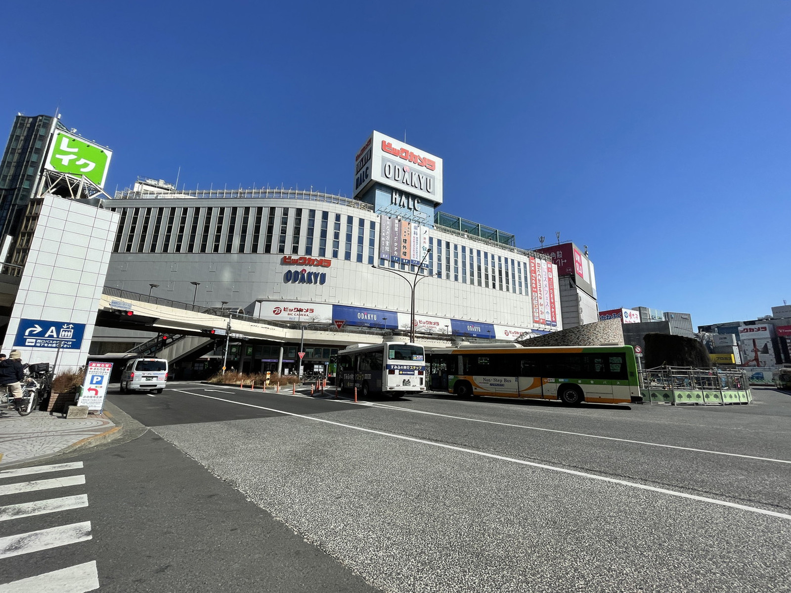 松岡セントラルビル前面の通り