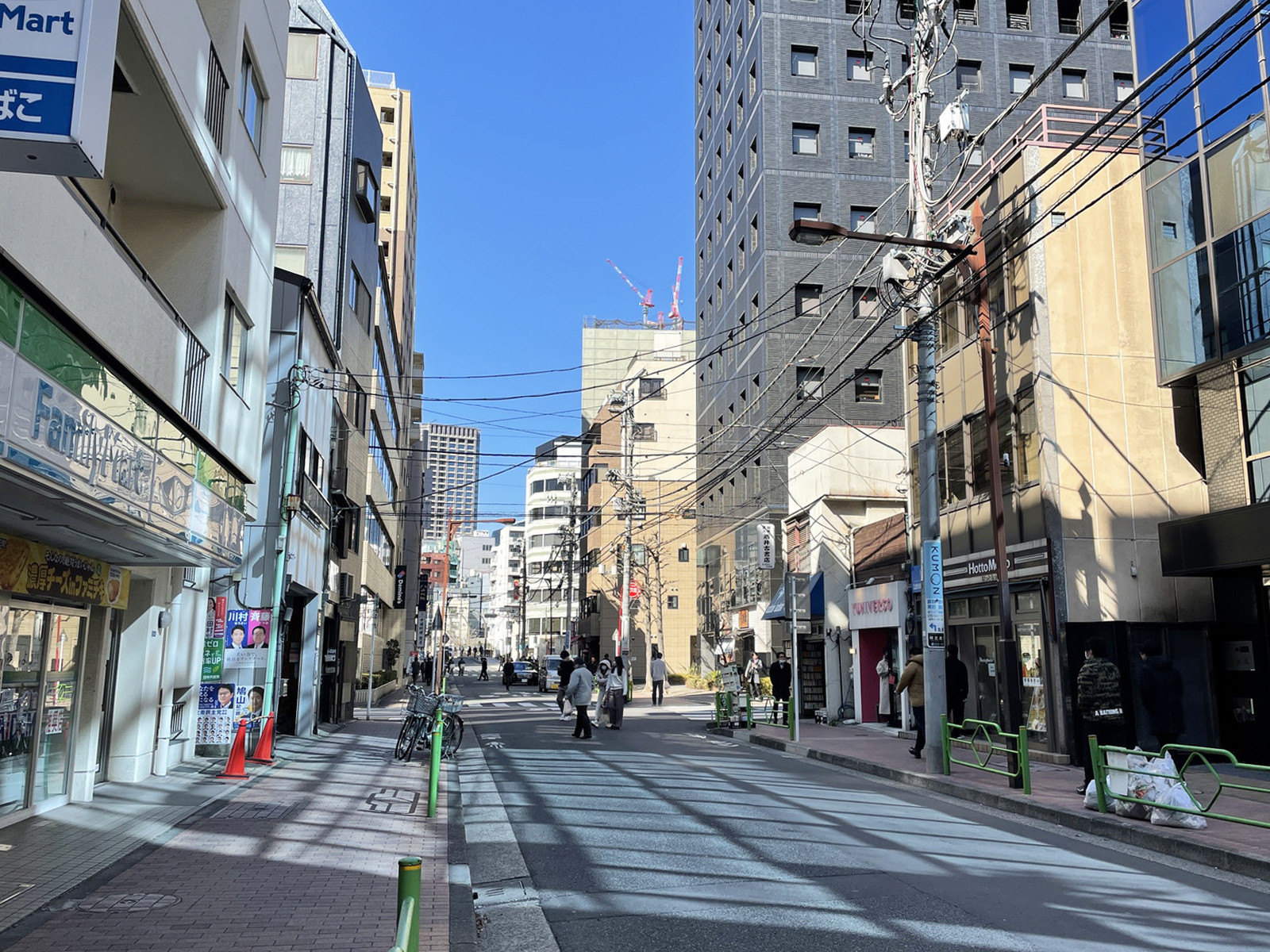 とらい館前面の明正通り