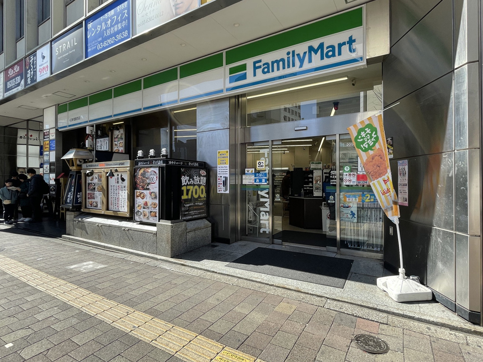 徒歩1分のファミリーマート K2新宿駅西店