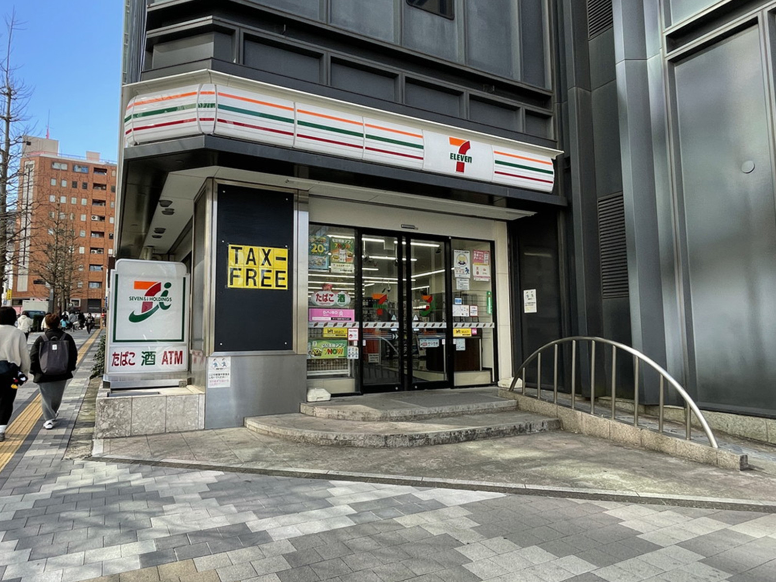並びのセブンイレブン西新宿NTTビル店