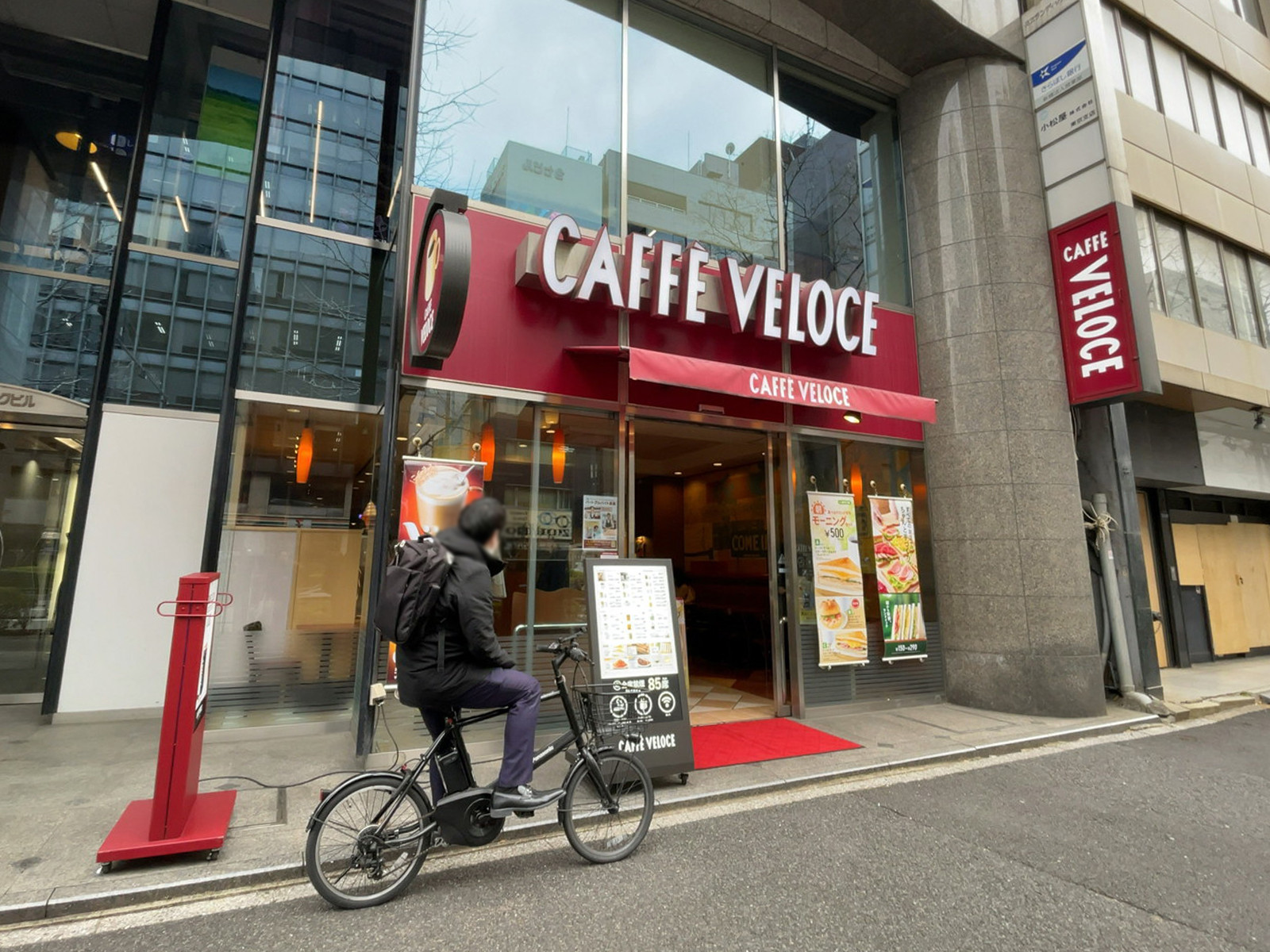 徒歩1分のカフェ・ベローチェ 新橋三丁目店
