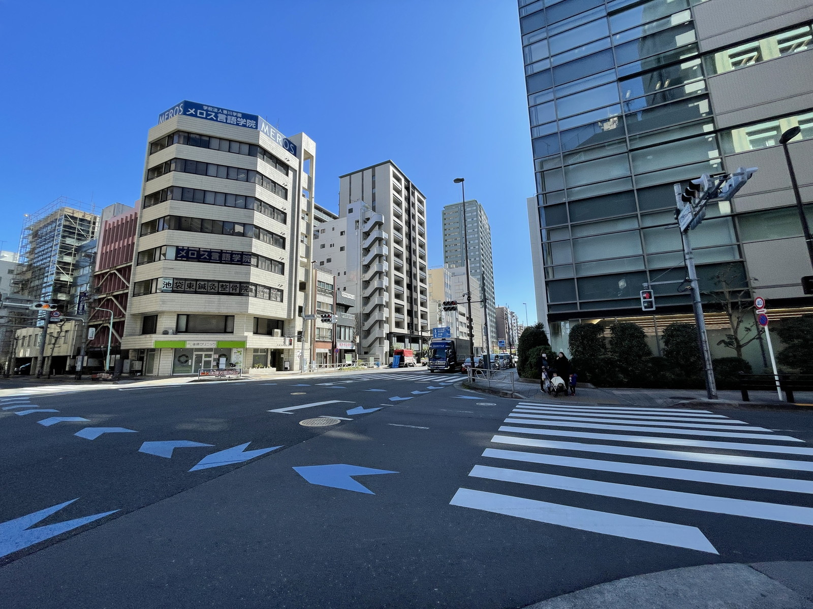 芸文社ビル付近の春日通り
