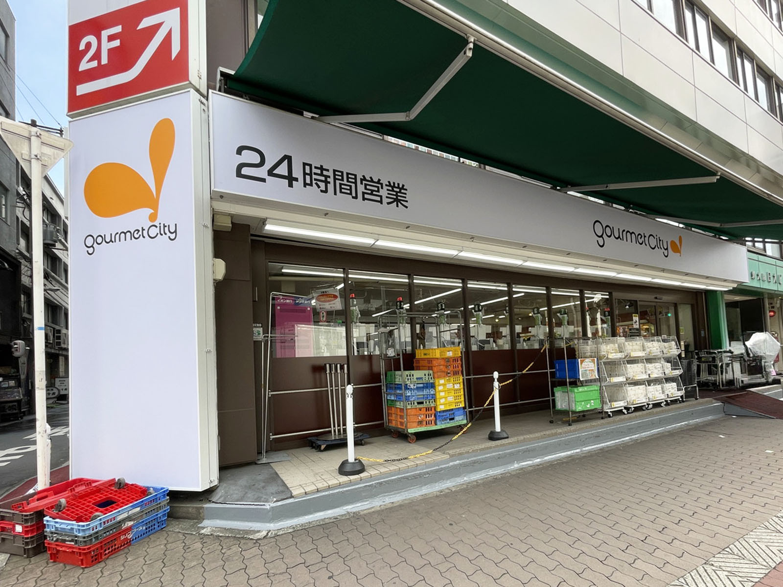 徒歩2分のグルメシティ 南方店