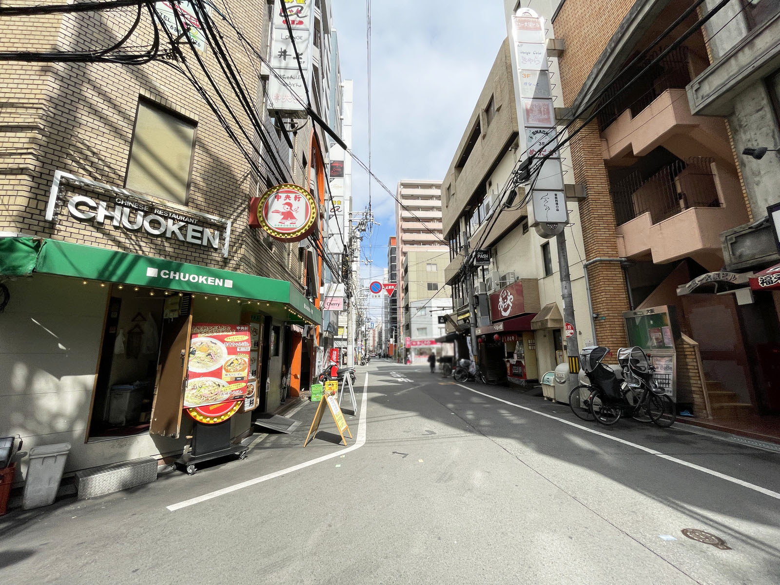 NLC新大阪18号館前面の通り