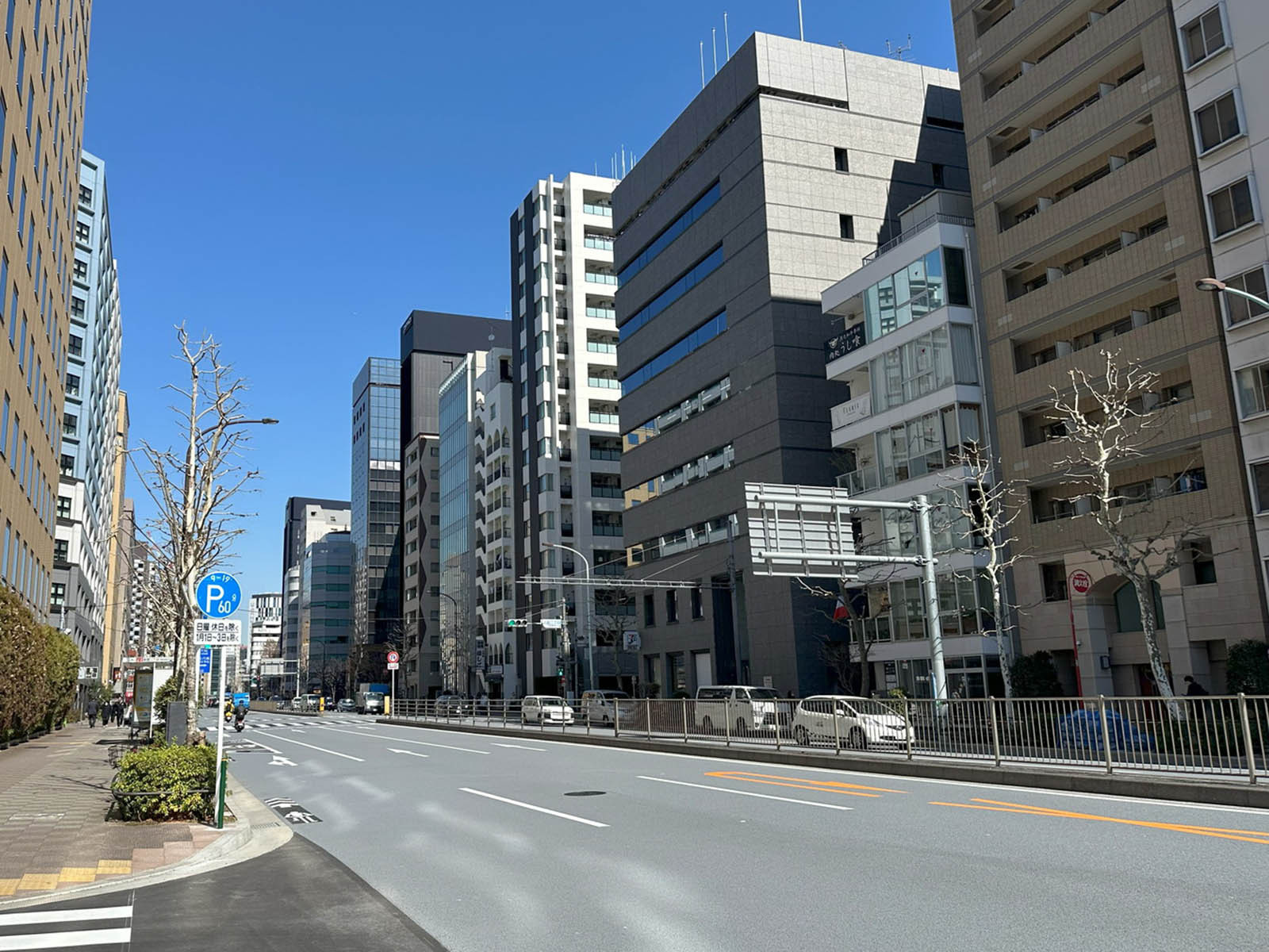 新光第5ビル前面の新大橋通り