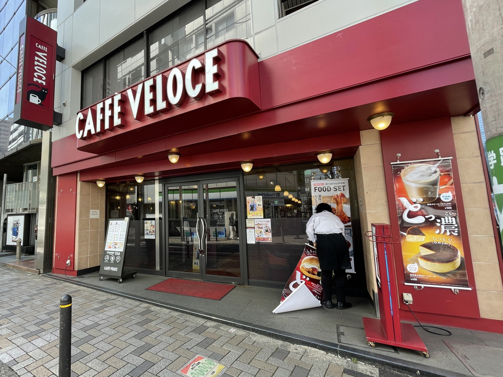 徒歩2分のカフェ・ベローチェ南池袋店