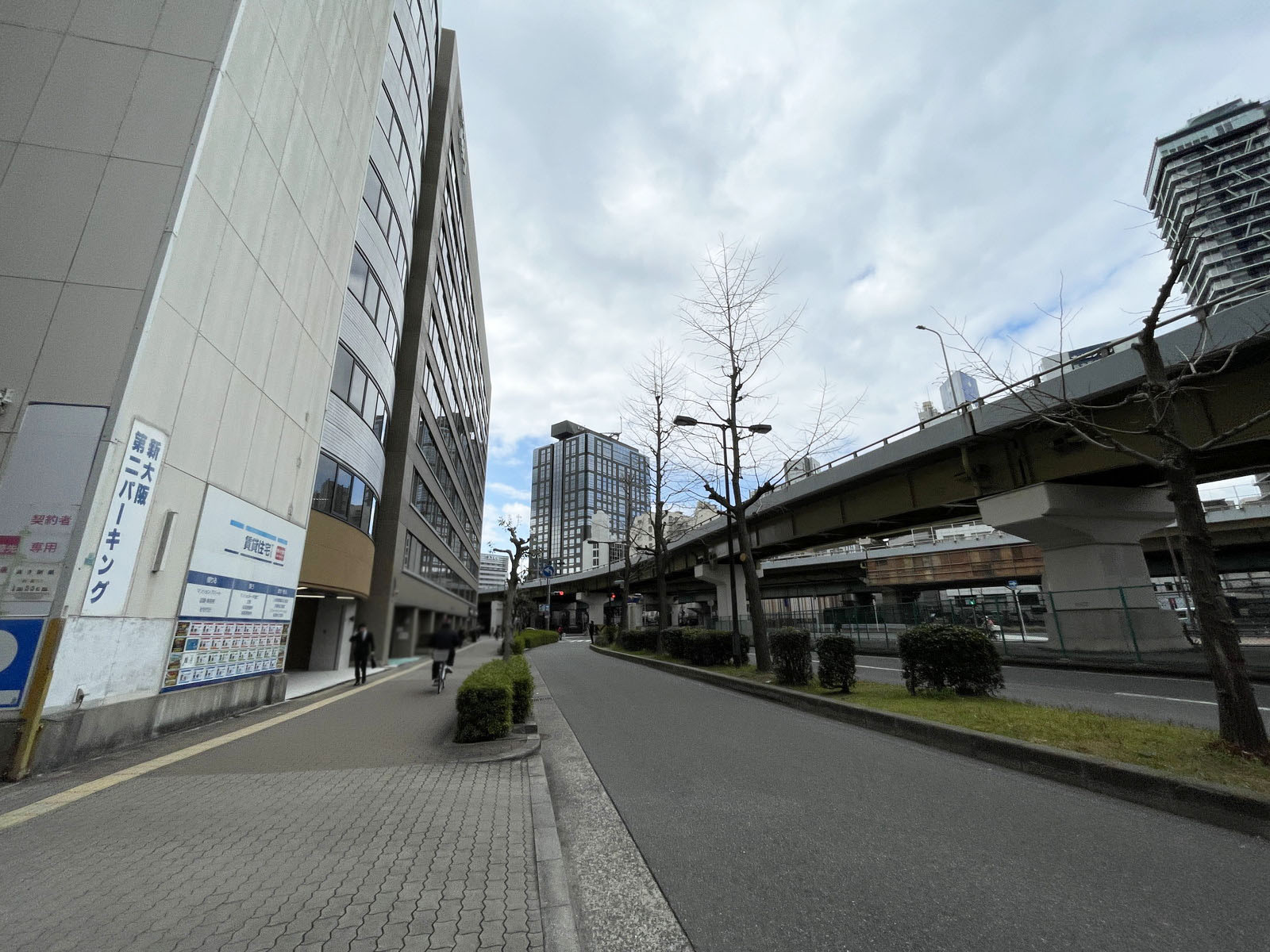 共栄新大阪ビル前面の通り