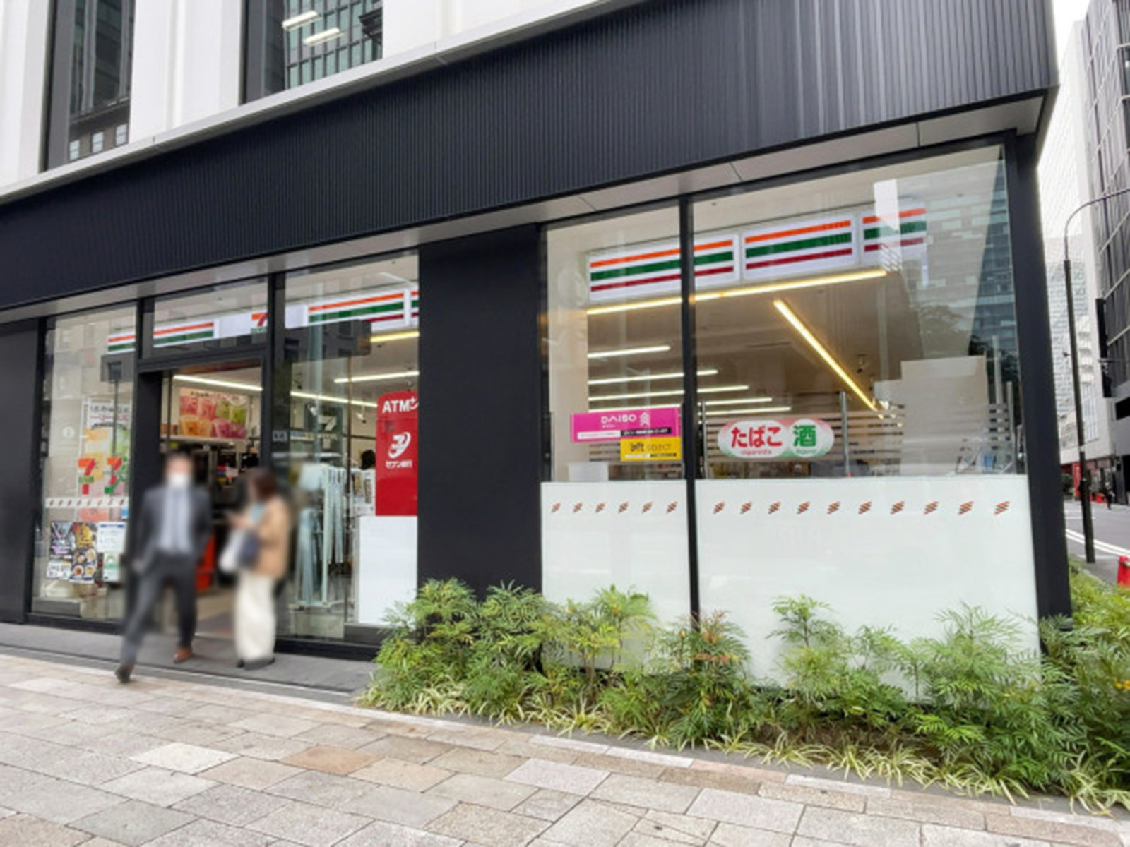 徒歩1分のセブン-イレブン京橋駅前店