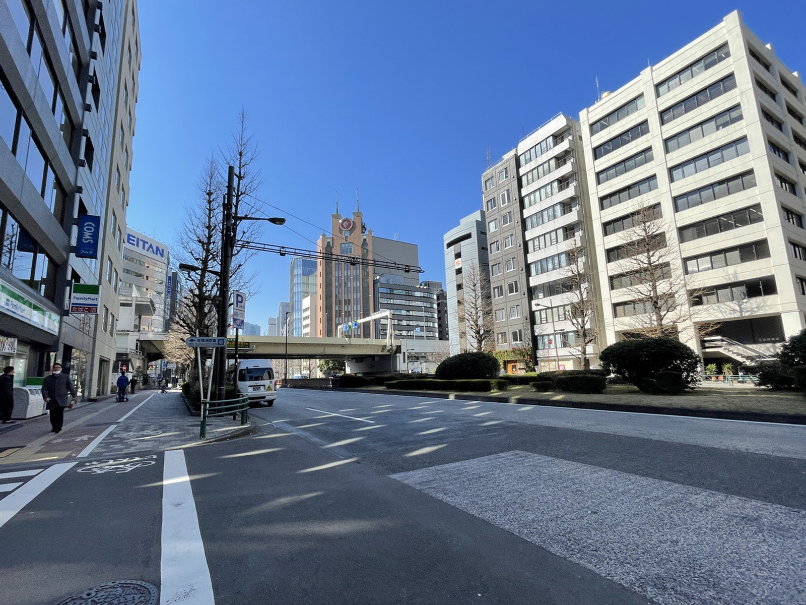 マオビル付近の昭和通り