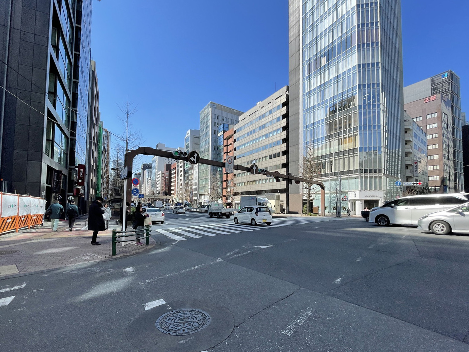 JS銀座ビル前面の通り